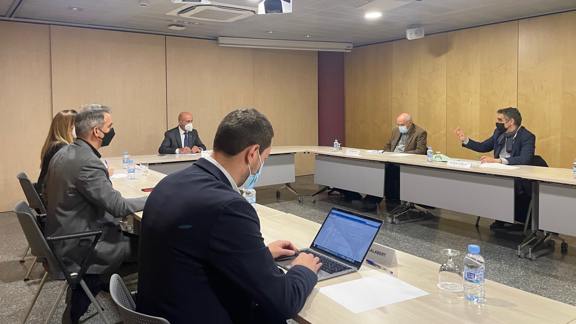 Salut signa un acord d’intencions amb l’Institut de Recerca contra la Leucèmia Josep Carreras per col·laborar en la investigació biomèdica