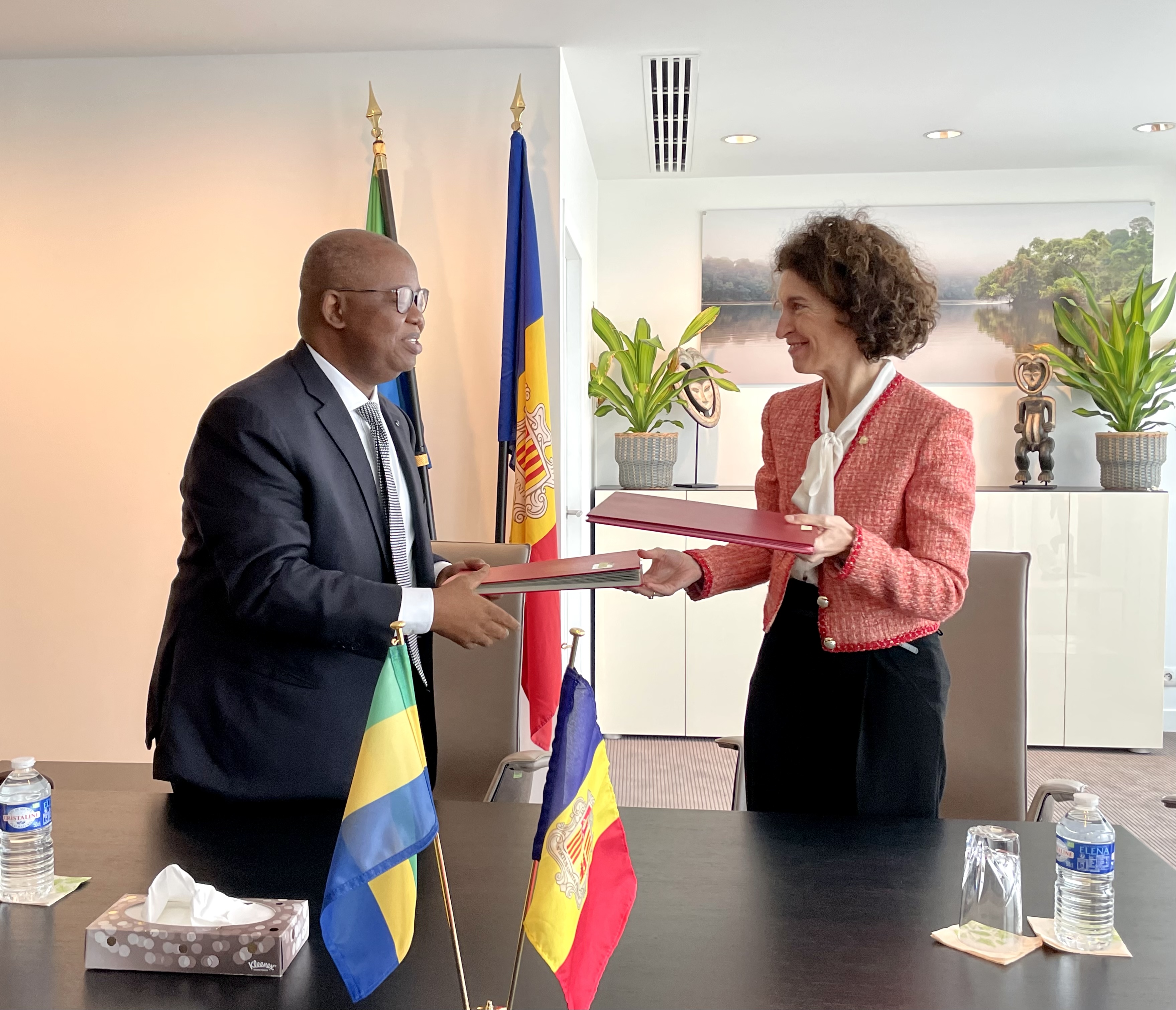 Ubach es reuneix amb la directora general de  la UNESCO, Audrey Azoulay, i amb l’ambaixador de la UE a Andorra, Didier Lenoir