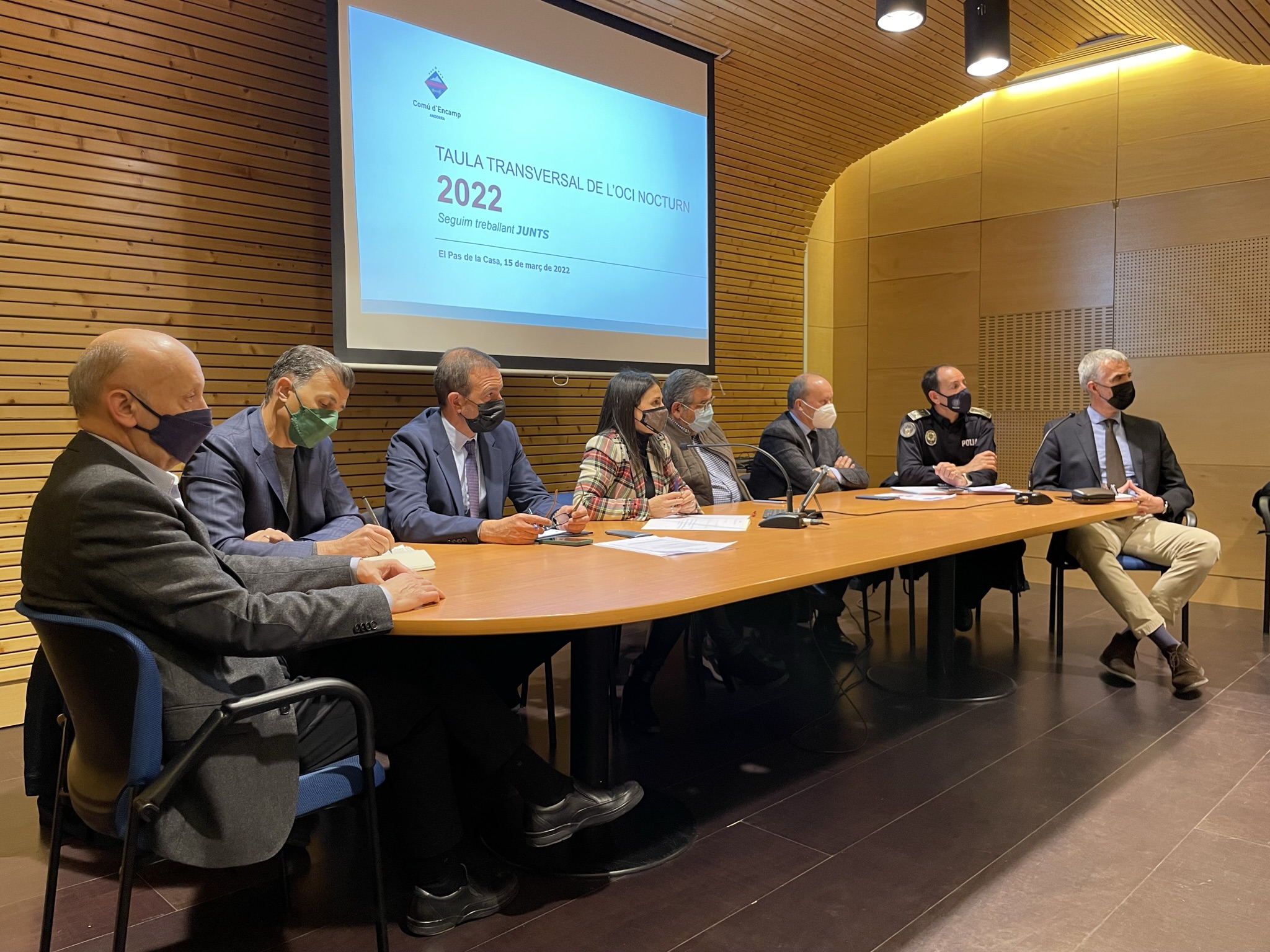 Una trentena de participants en la reunió postpandèmia de la Taula transversal de l'oci nocturn del Pas de la Casa