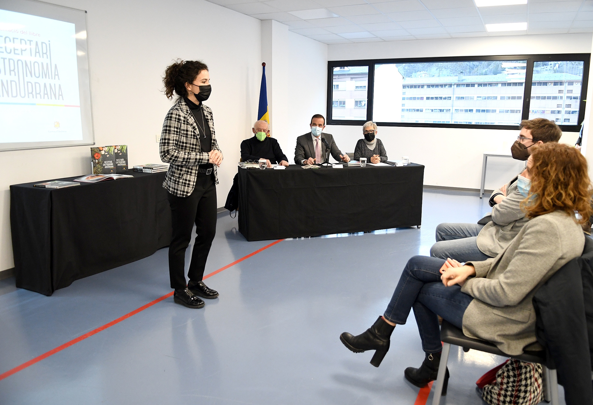 La primera edició del Receptari de gastronomia andorrana conté 30 receptes que reivindiquen i donen a conèixer la gastronomia andorrana