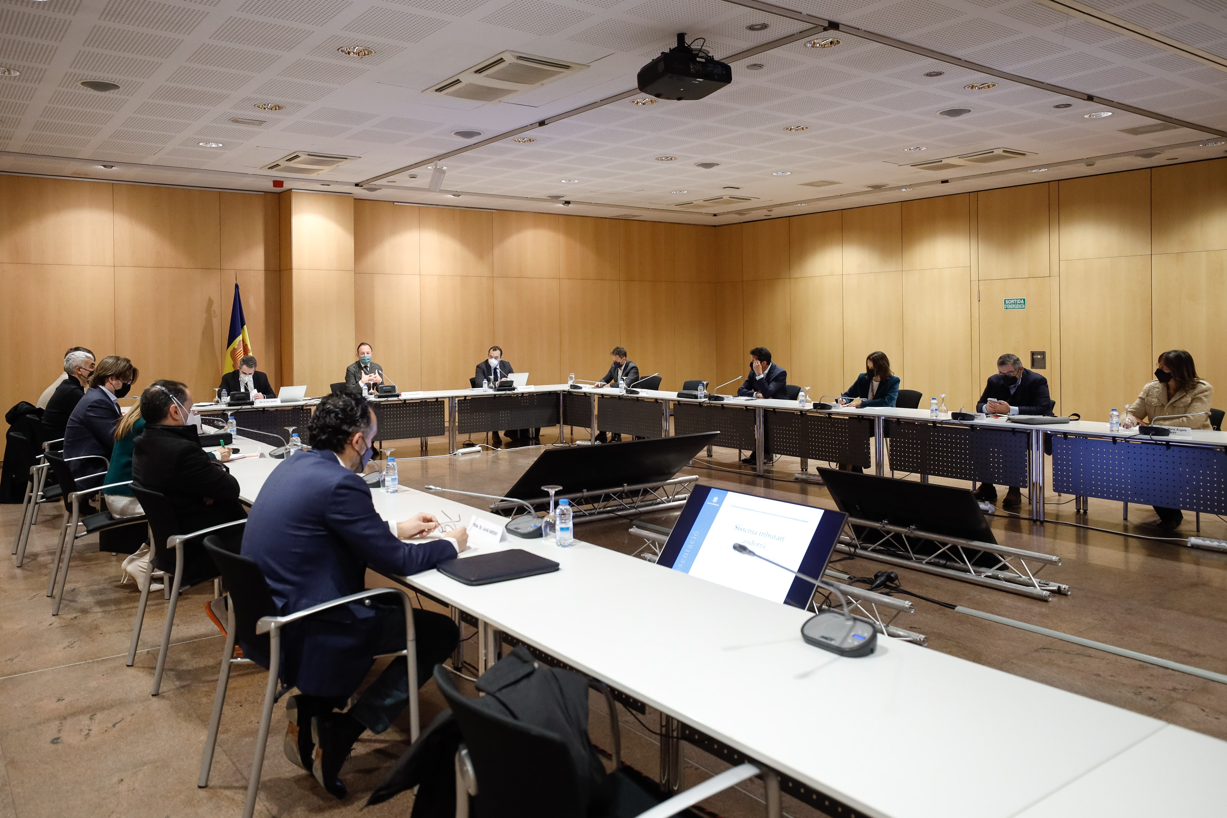 Se celebra la primera Taula de Treball per a la reforma del marc tributari amb la voluntat d’esdevenir un espai de consens del Govern, comuns i grups parlamentaris