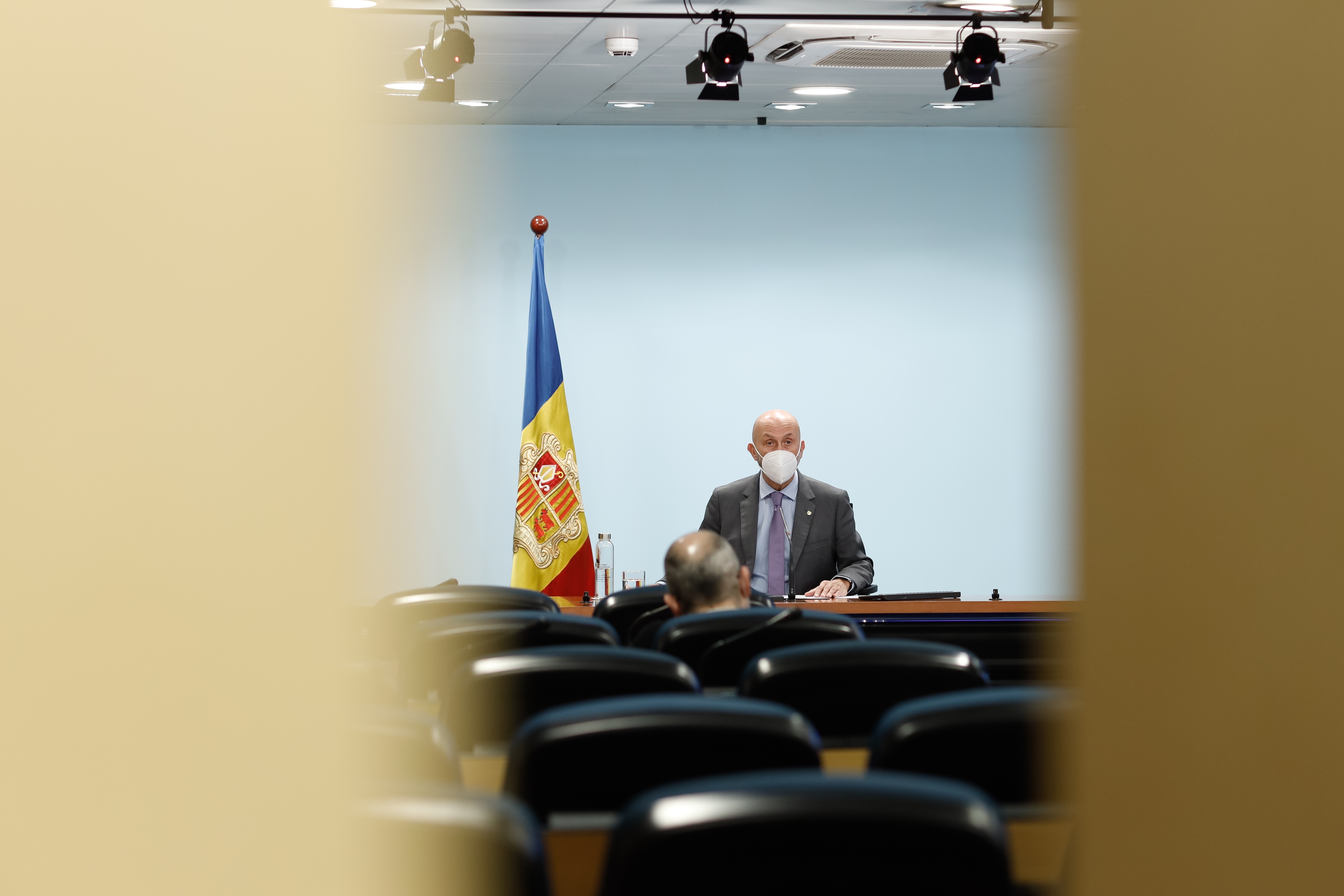 El Govern aprova que la mascareta deixi de ser obligatòria a l’exterior i l’aixecament de bona part de les mesures temporals