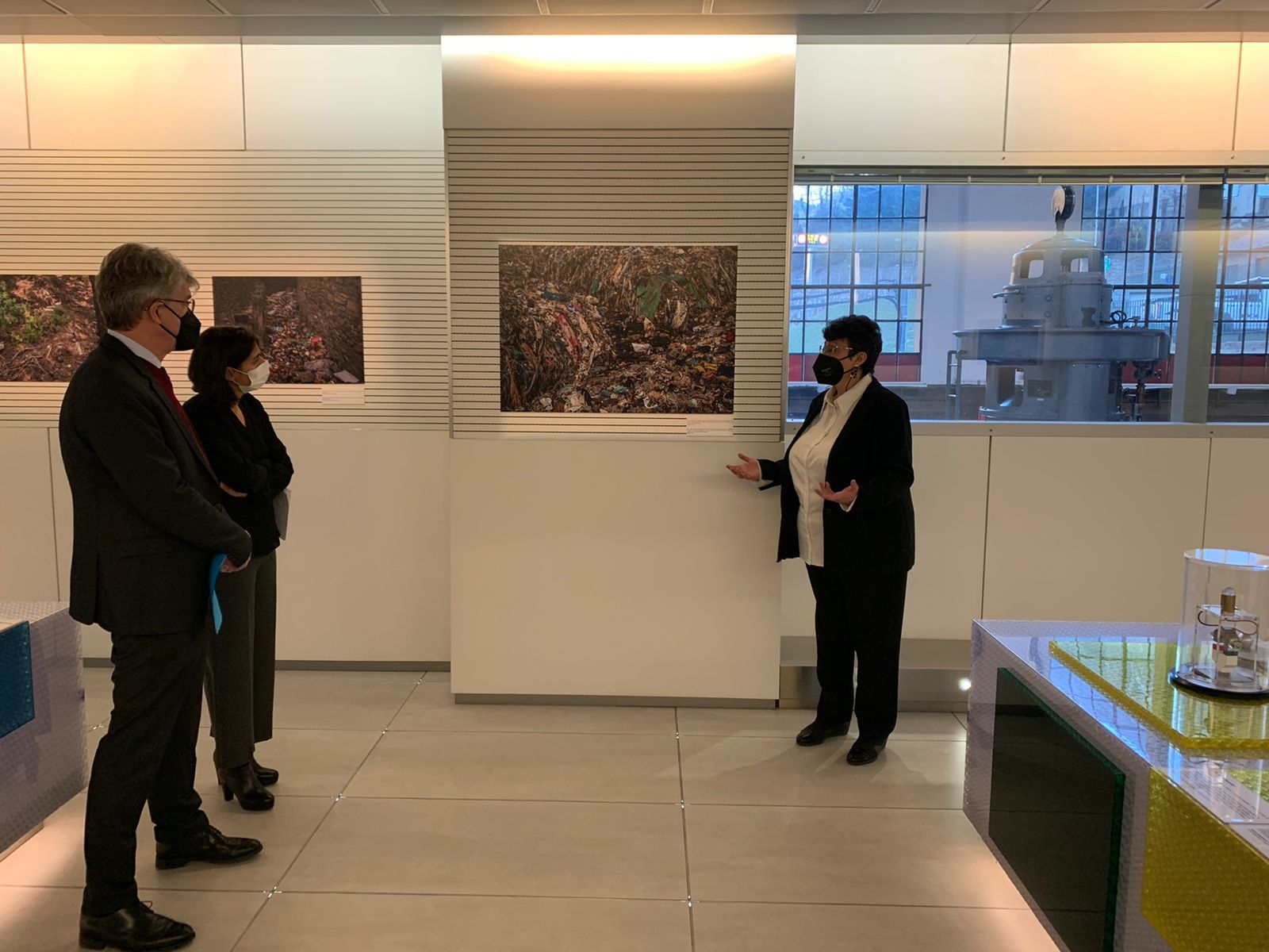 FEDA i l’Ambaixada francesa presenten l’exposició de fotoperiodisme “Un planeta submergit pel plàstic”