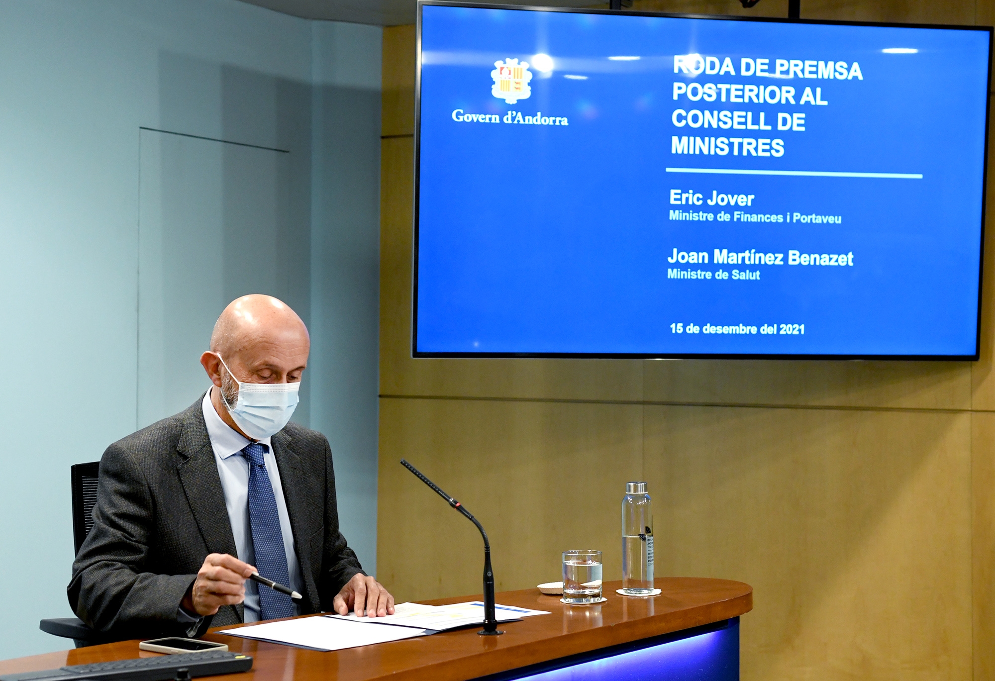 Discreta davallada dels casos positius diaris