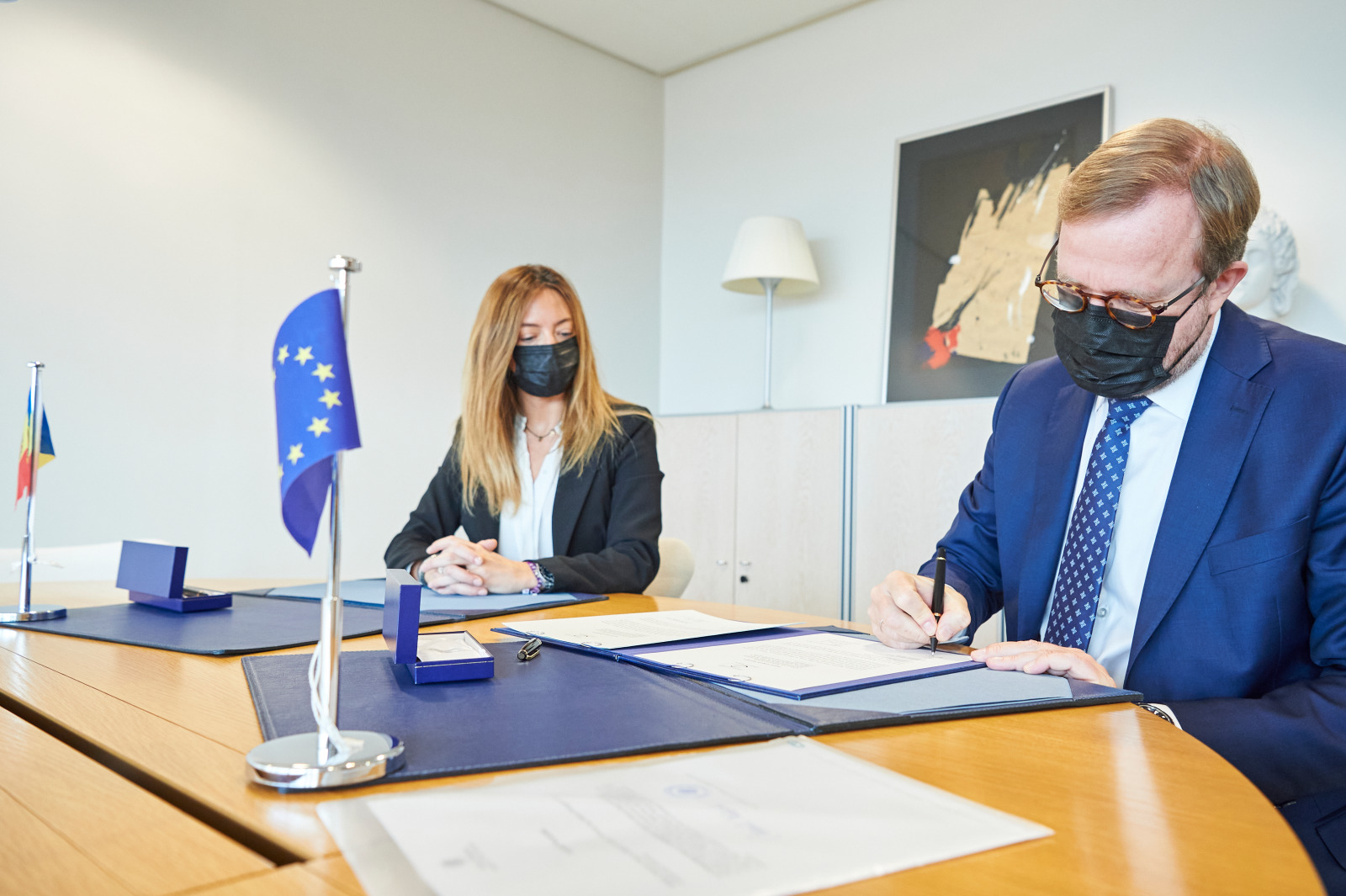 La secretària d’Estat Helena Mas signa el Conveni d’Oviedo al Consell d’Europa