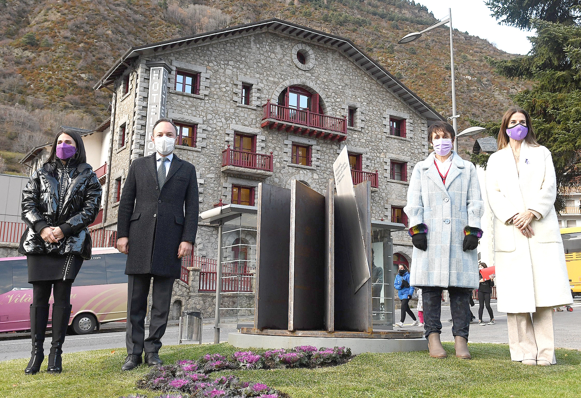 Espot, Riva i Mas inauguren el monòlit que situa Andorra en la ruta de la llengua catalana