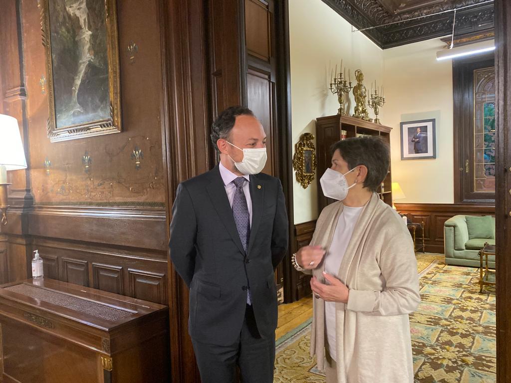 Espot i Cunillera tracten les relacions entre els dos països i la cooperació en l’àmbit transfronterer