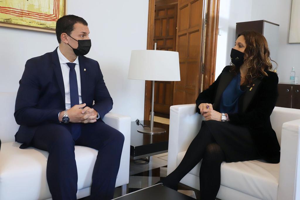 Jordi Gallardo i Laura Vilagrà tracten la cooperació entre Andorra i Catalunya