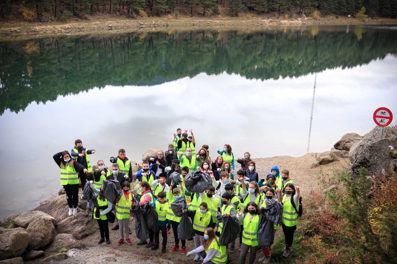 Rècord de participació escolar en una nova edició de recollida de residus al medi natural en el marc de la campanya ‘Let’s clean up Europe!’