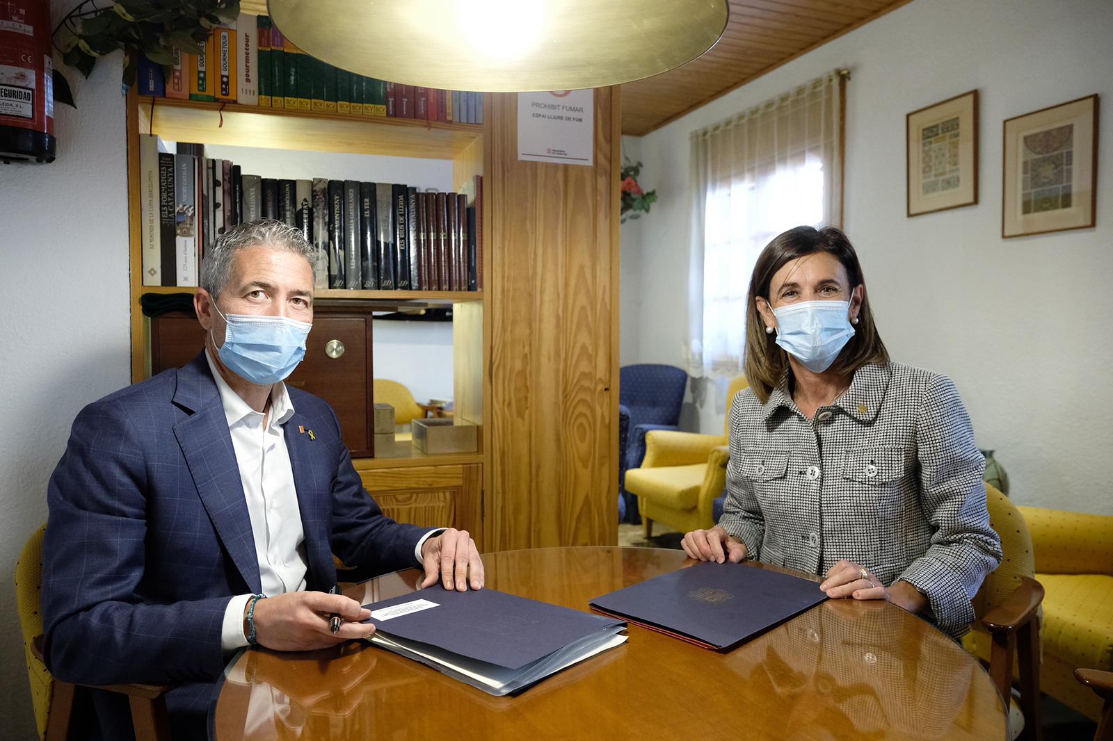 La ministra Vilarrubla es reuneix amb el conseller català d’Educació, Gonzàlez-Cambray, a Esterri d’Àneu