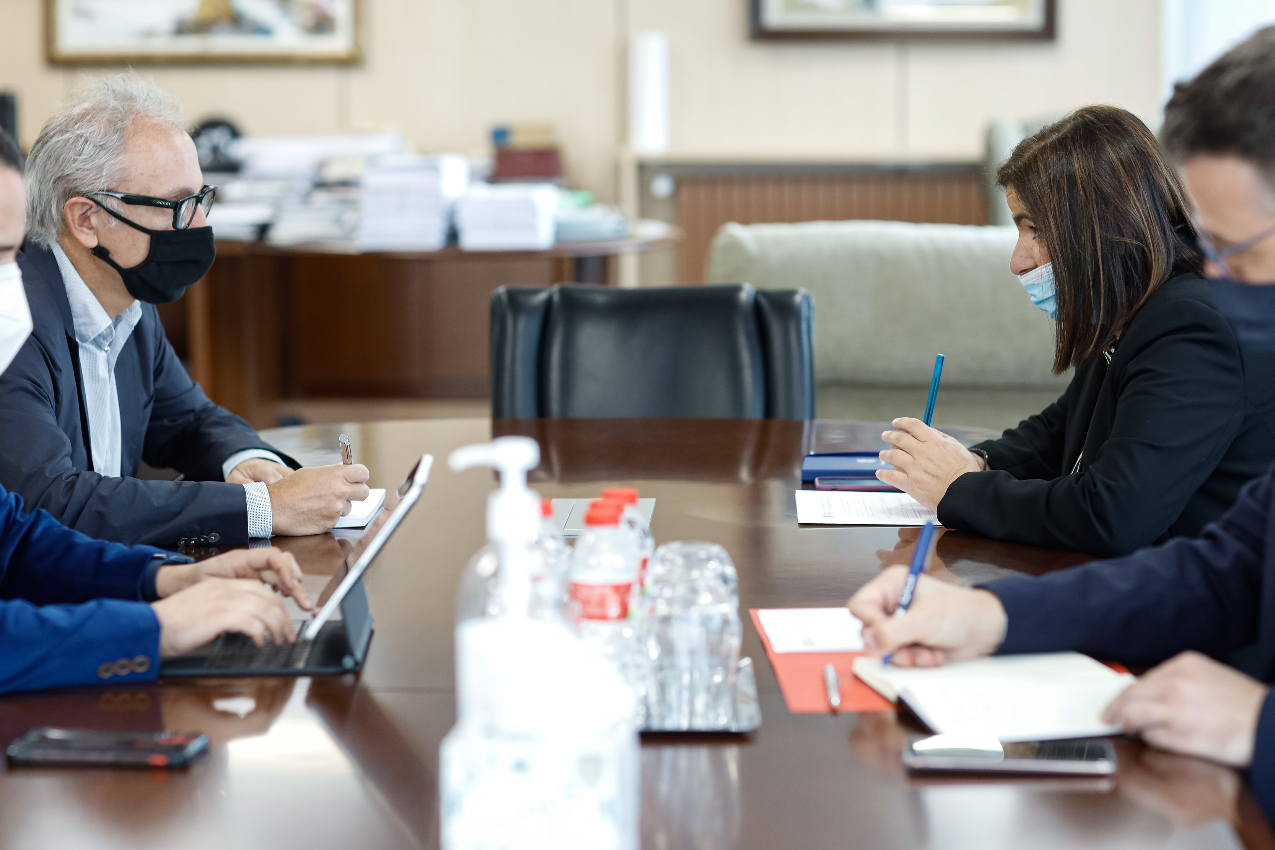 La ministra d’Administracions Públiques i Participació Ciutadana, Trini Marín, inicia una ronda de reunions amb els cònsols del país