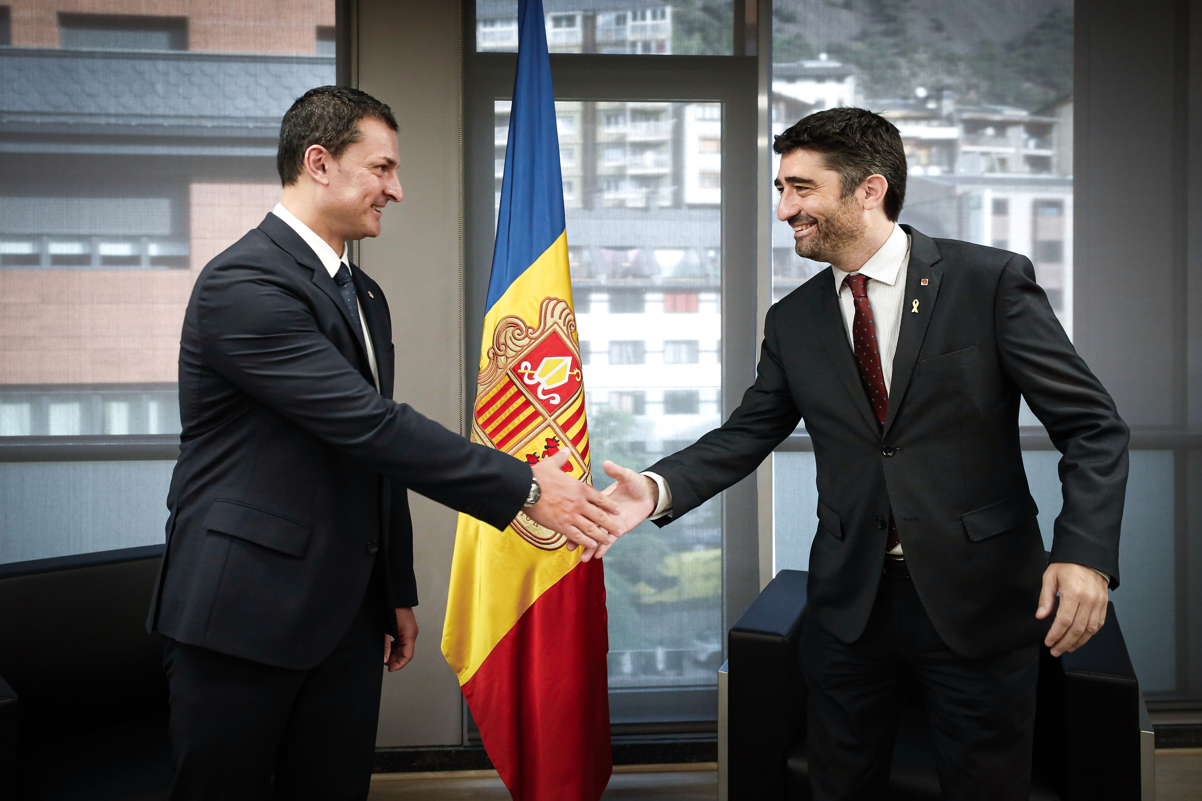 El ministre Jordi Gallardo tracta amb el vicepresident de la Generalitat, Jordi Puigneró, l’inici dels vols regulars des d’Andorra-La Seu aquest mateix hivern