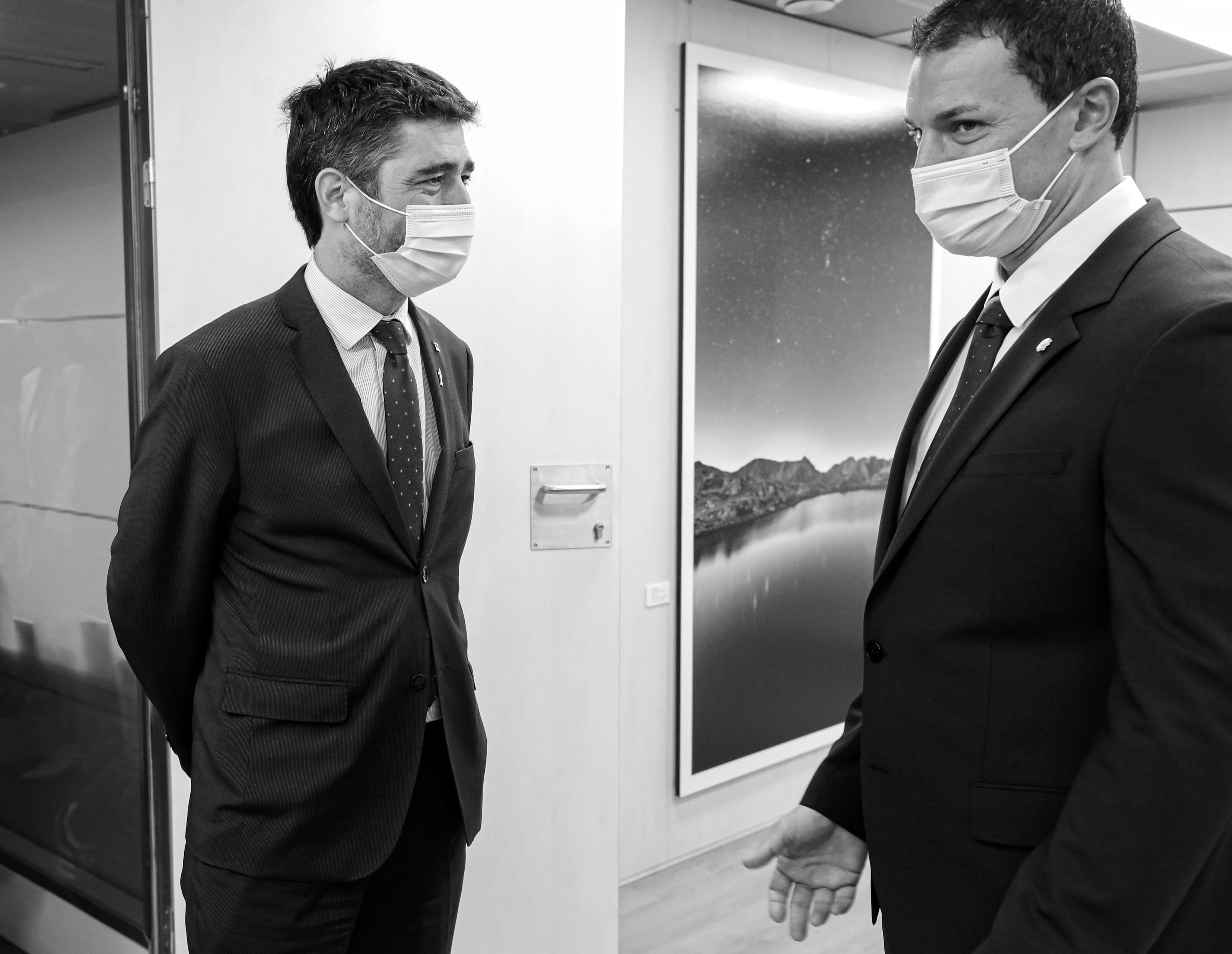 El ministre Jordi Gallardo tracta amb el vicepresident de la Generalitat, Jordi Puigneró, l’inici dels vols regulars des d’Andorra-La Seu aquest mateix hivern