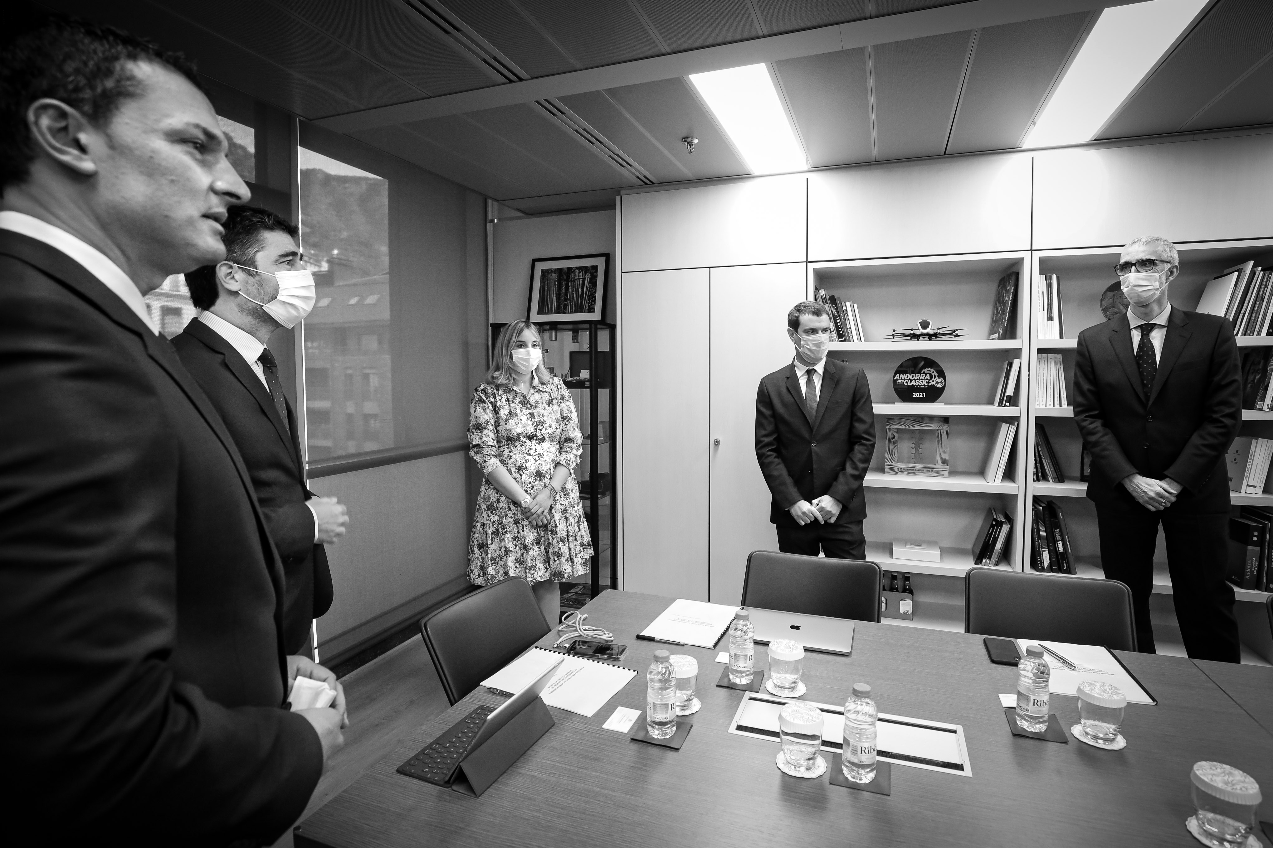 El ministre Jordi Gallardo tracta amb el vicepresident de la Generalitat, Jordi Puigneró, l’inici dels vols regulars des d’Andorra-La Seu aquest mateix hivern