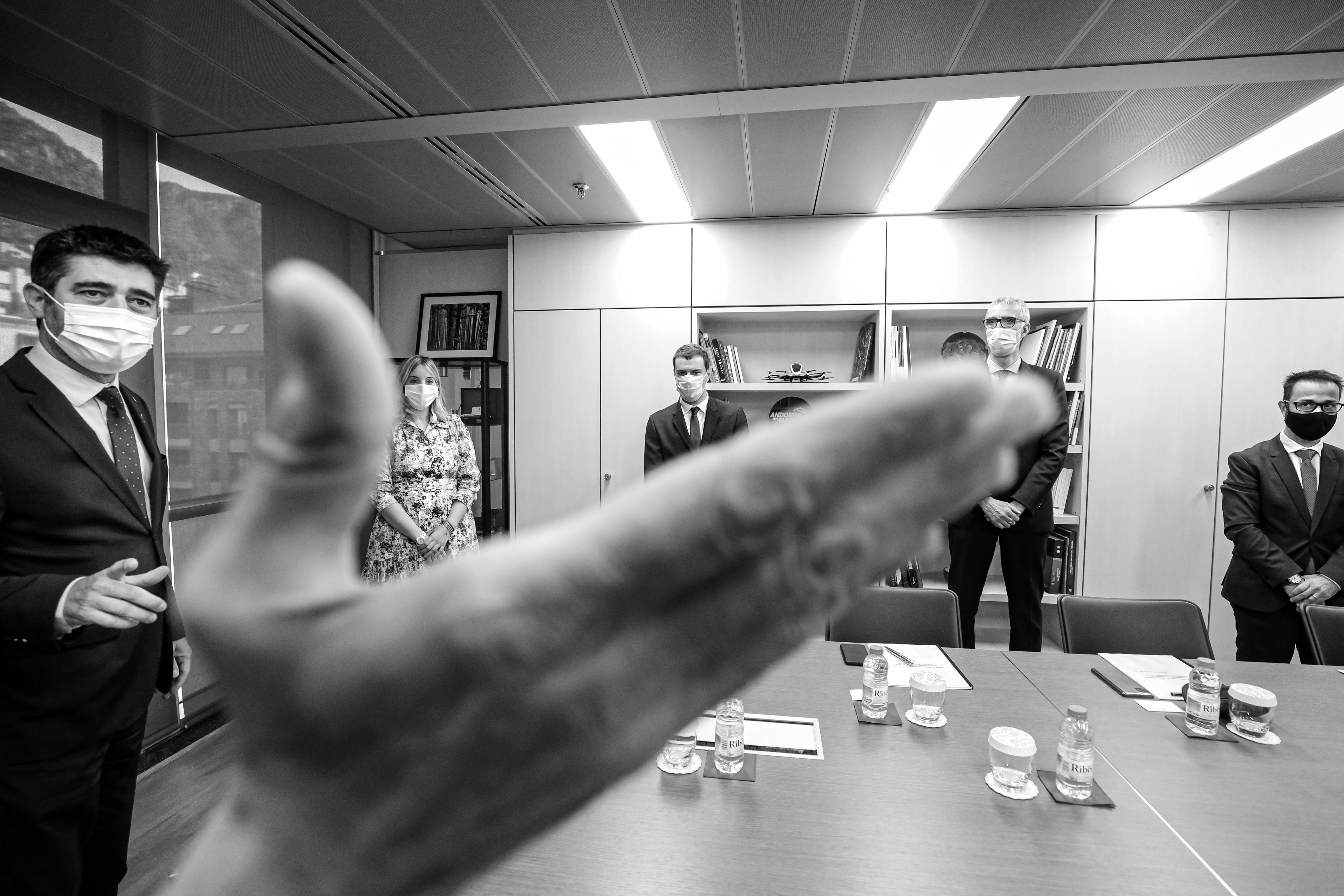 El ministre Jordi Gallardo tracta amb el vicepresident de la Generalitat, Jordi Puigneró, l’inici dels vols regulars des d’Andorra-La Seu aquest mateix hivern