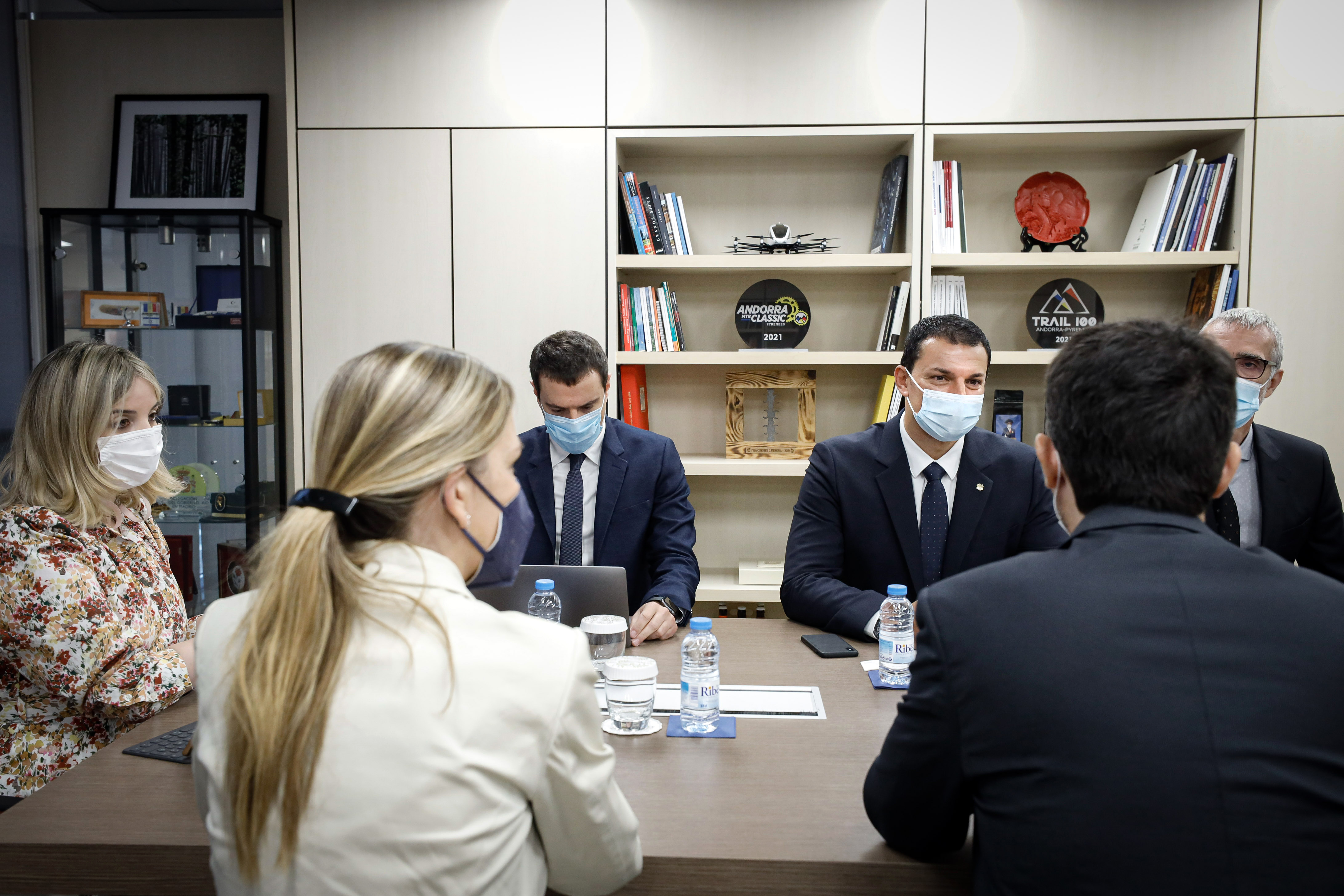 El ministre Jordi Gallardo tracta amb el vicepresident de la Generalitat, Jordi Puigneró, l’inici dels vols regulars des d’Andorra-La Seu aquest mateix hivern