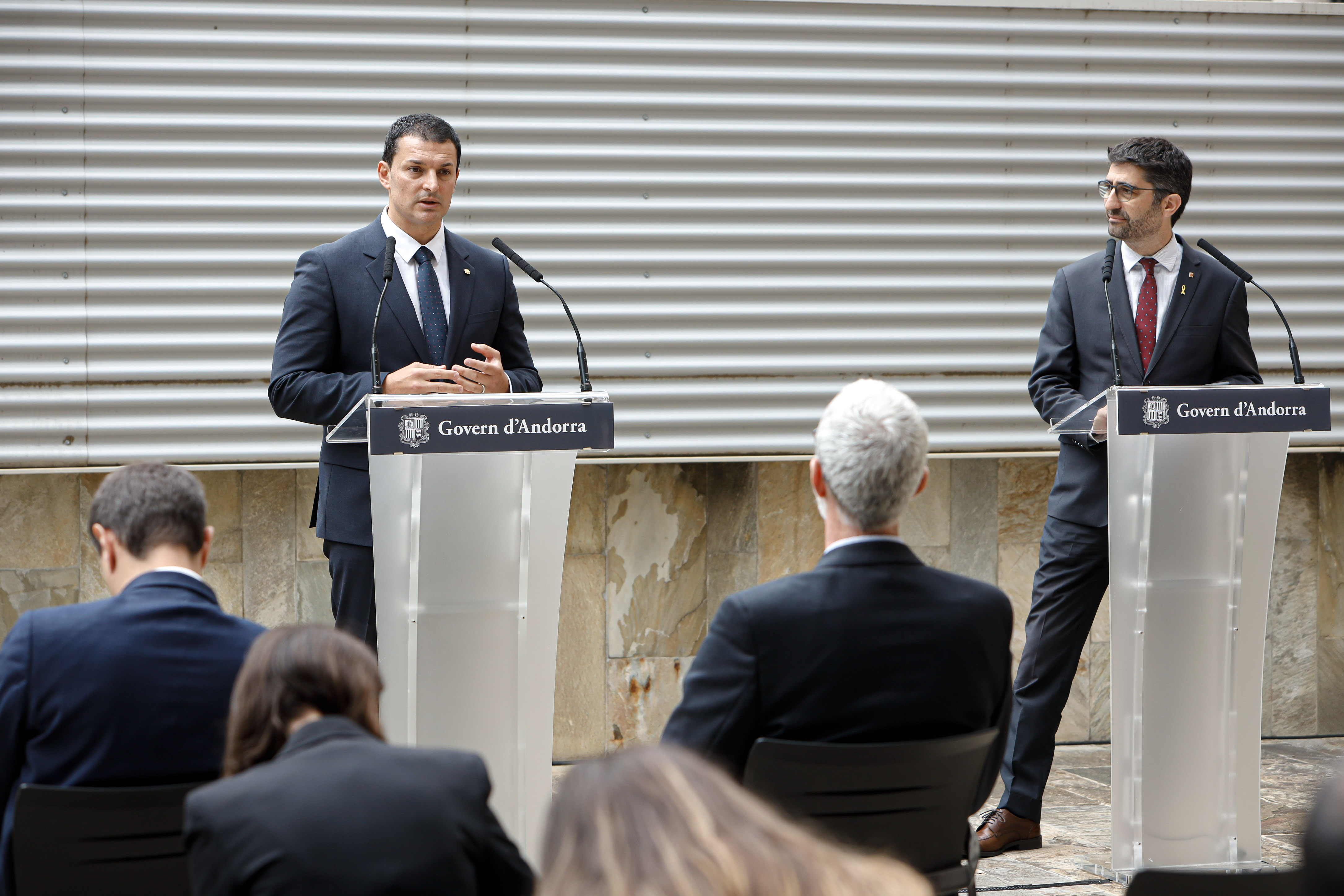 El ministre Jordi Gallardo tracta amb el vicepresident de la Generalitat, Jordi Puigneró, l’inici dels vols regulars des d’Andorra-La Seu aquest mateix hivern