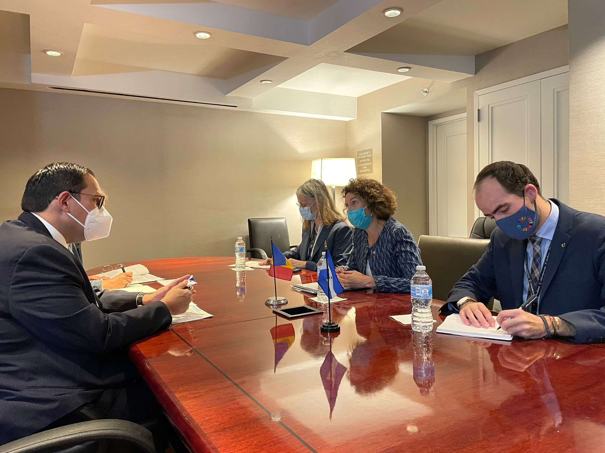 La ministra Maria Ubach es reuneix amb el president de la 76a sessió de l’Assemblea General de les Nacions Unides, Abdulla Shahid