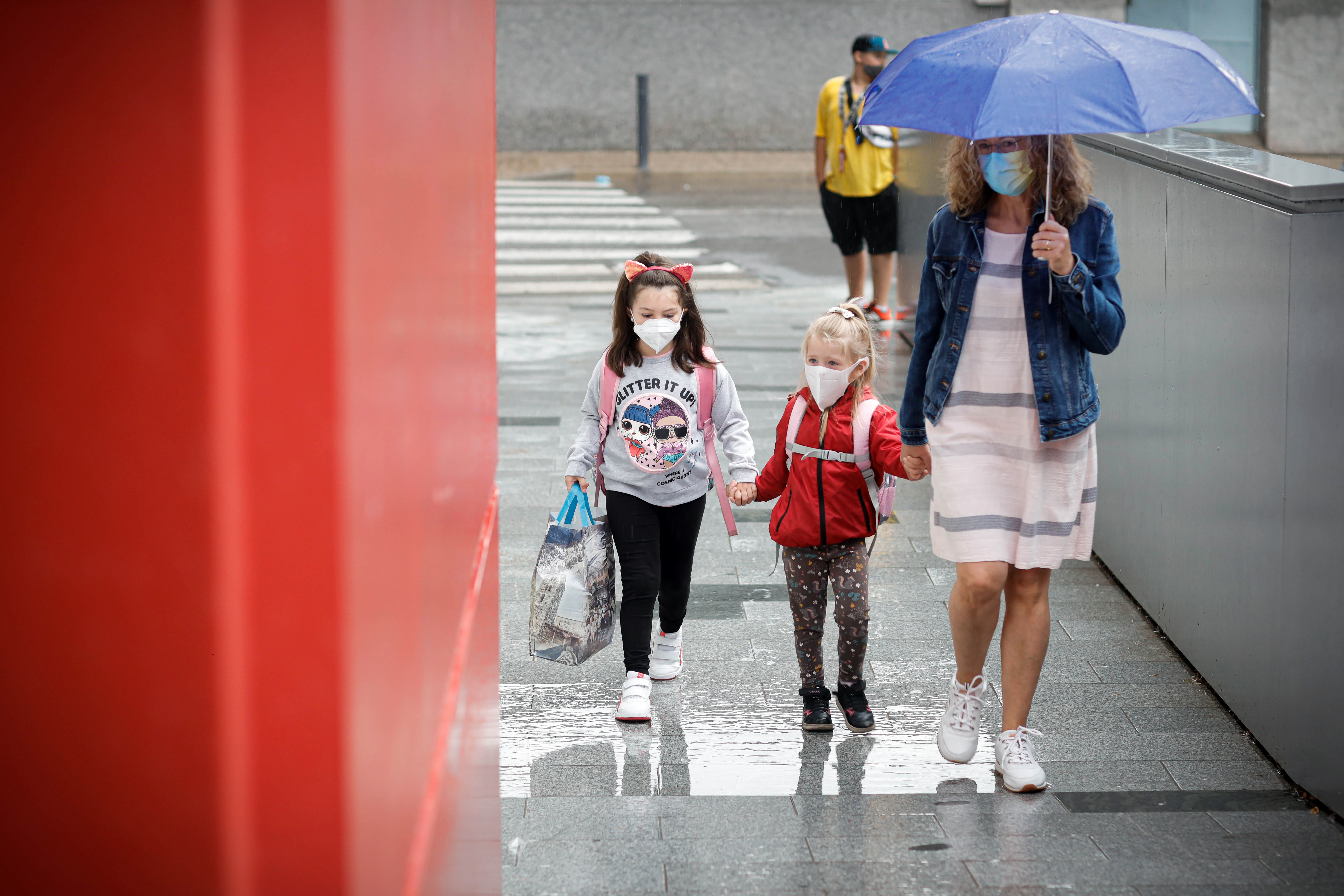 Els alumnes de maternal i primera ensenyança inicien el curs escolar