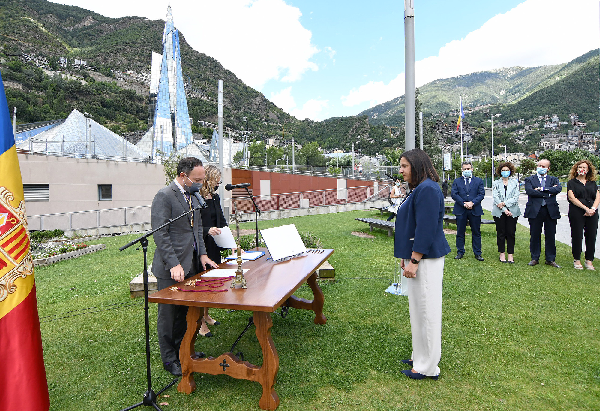 Els nous membres del Gabinet Ministerial juren o prometen el càrrec