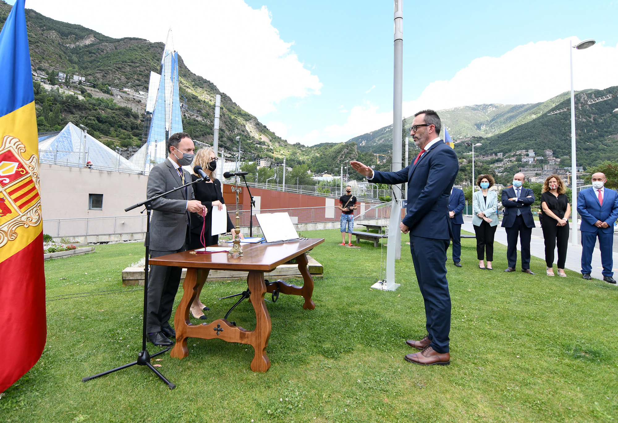 Els nous membres del Gabinet Ministerial juren o prometen el càrrec