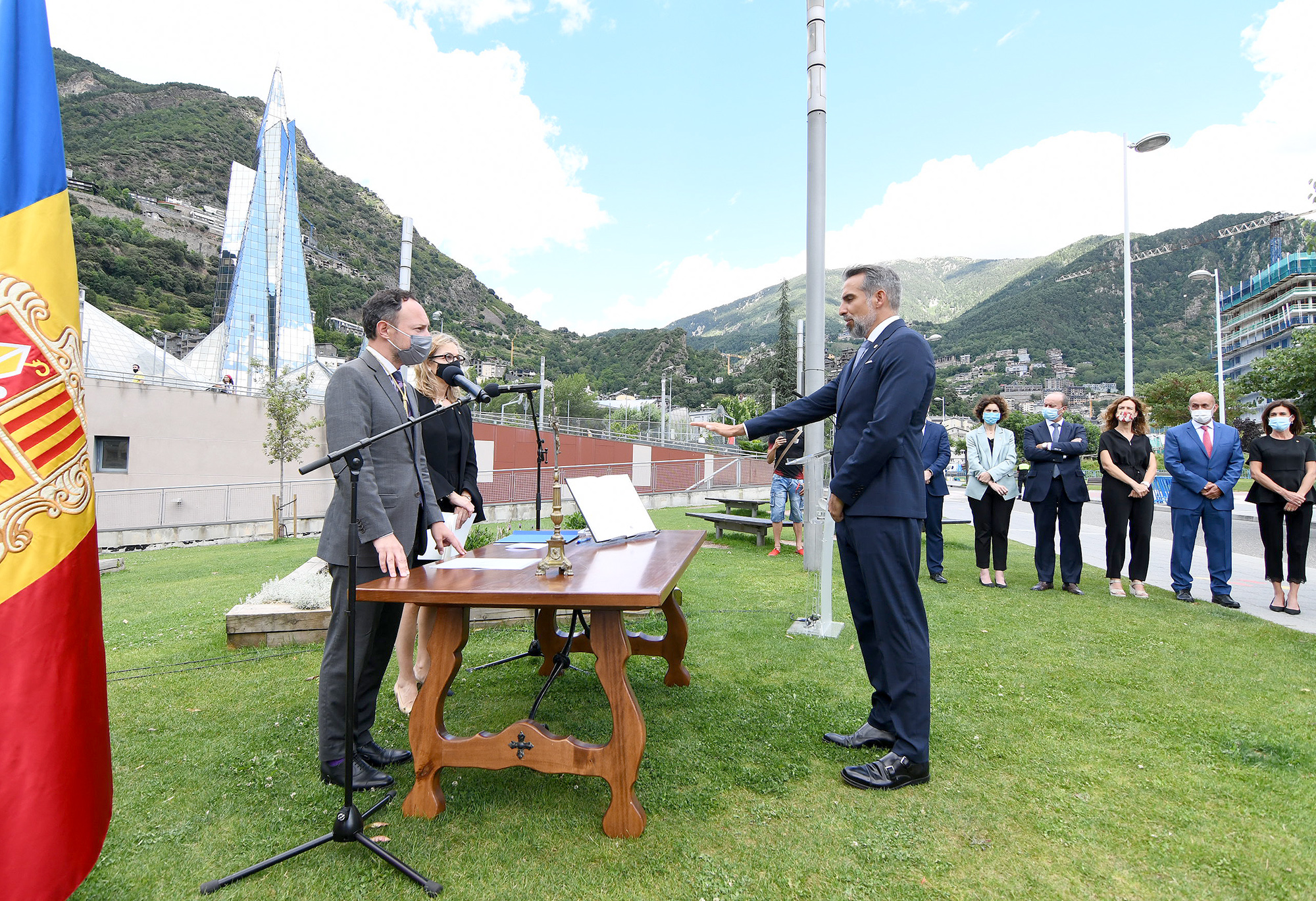 Els nous membres del Gabinet Ministerial juren o prometen el càrrec
