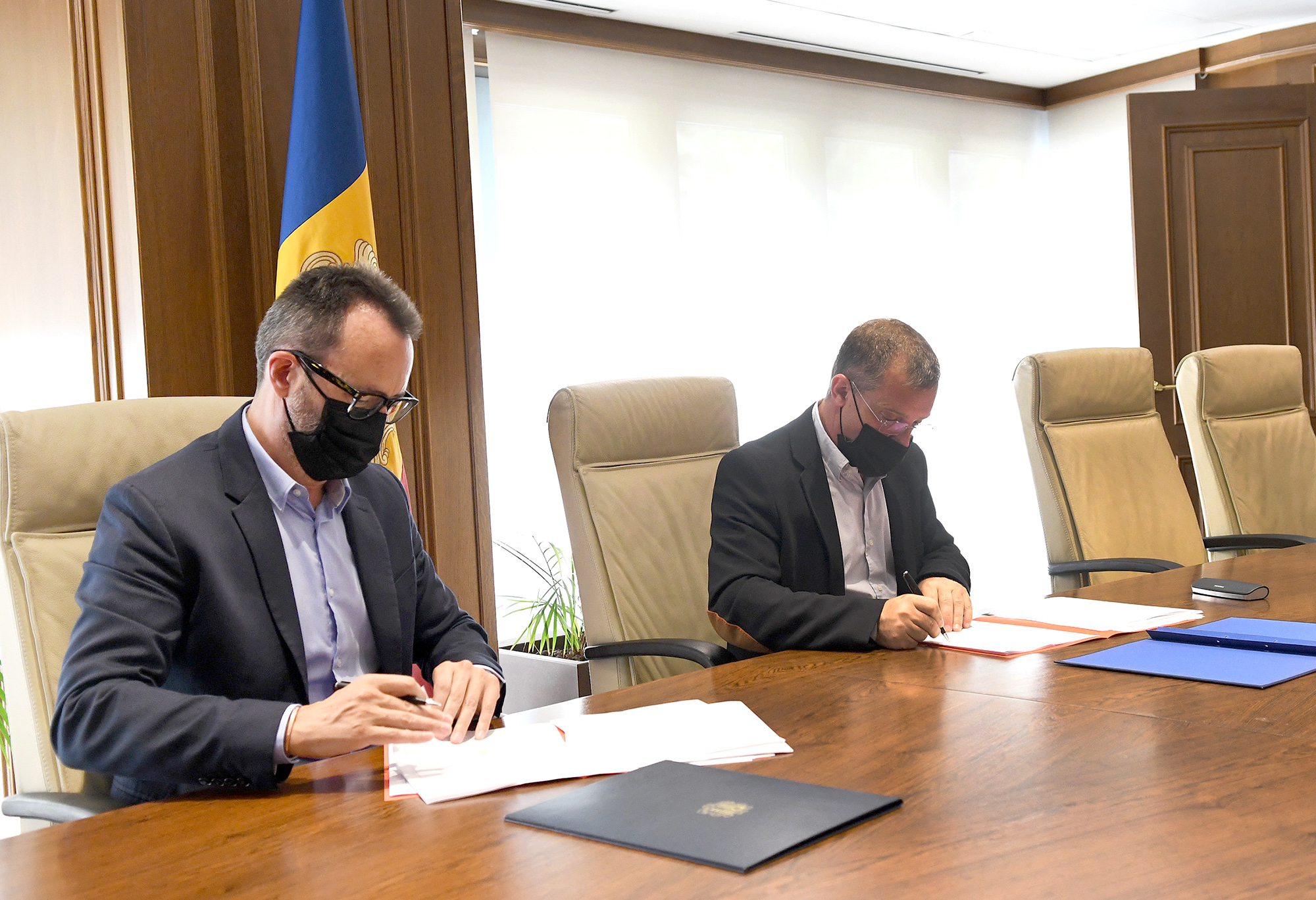 El Govern i el Comú lauredià signen un conveni de col·laboració per la construcció conjunta d’una plaça pública que inclourà obres de prevenció davant el risc d’inundació a la zona de les Arades