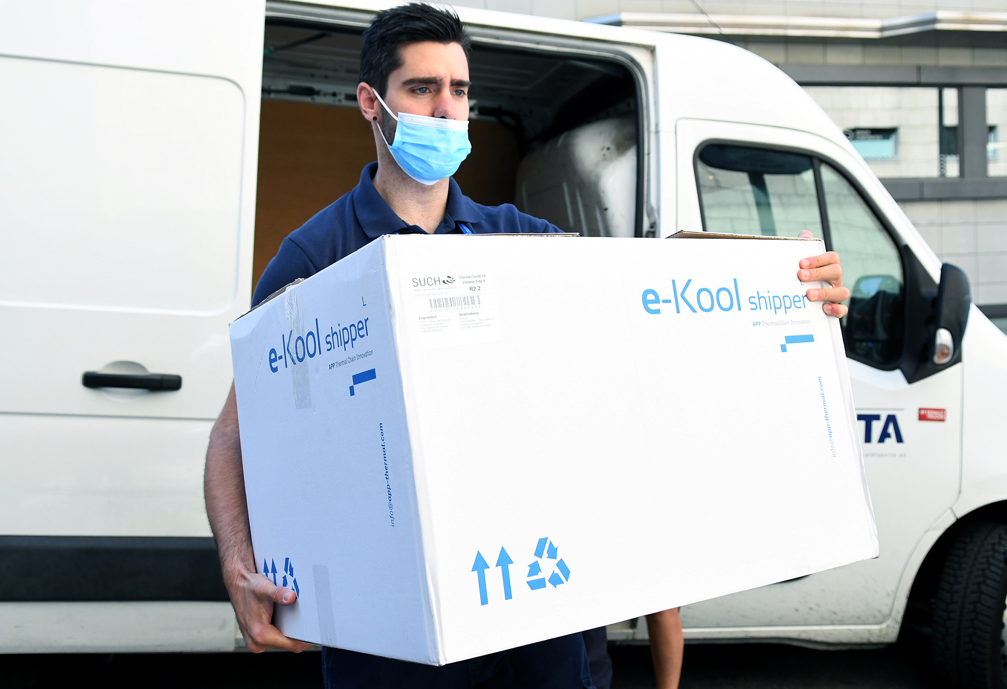 Arriben 15.000 dosis de vaccins contra la COVID-19 procedents de Portugal