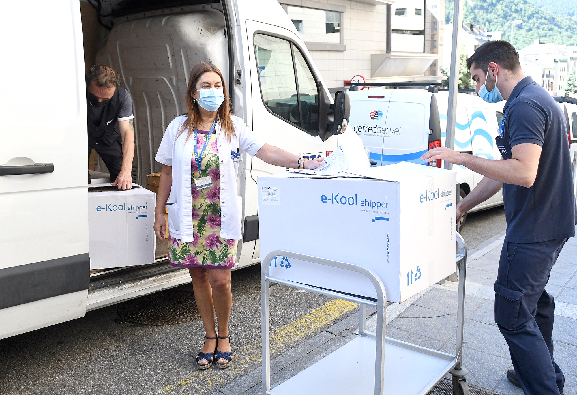 Arriben 15.000 dosis de vaccins contra la COVID-19 procedents de Portugal