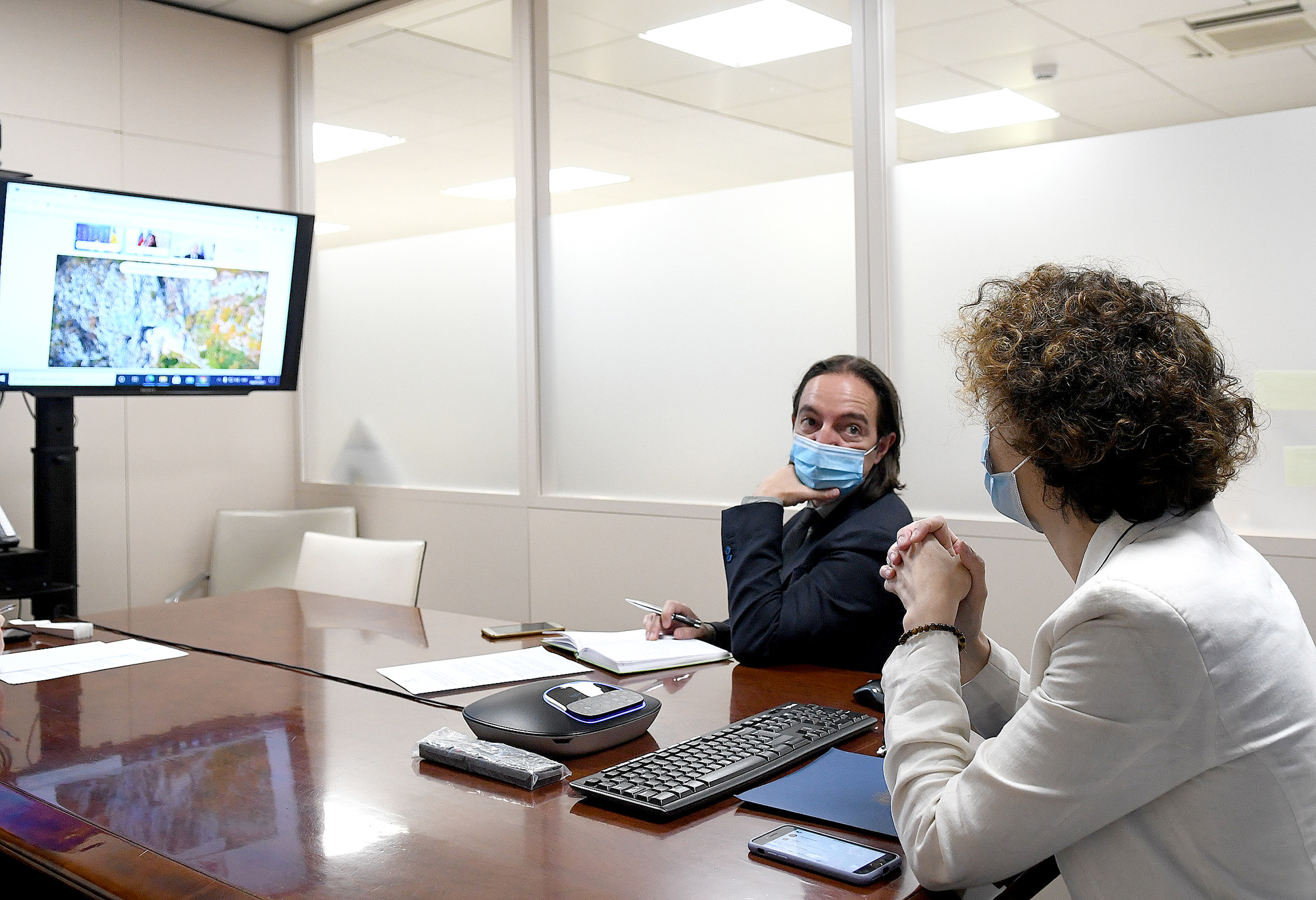 Maria Ubach i Landry Riba participen en la conferència de l’ambaixador d’Eslovènia sobre les prioritats del país durant al seva presidència de la UE