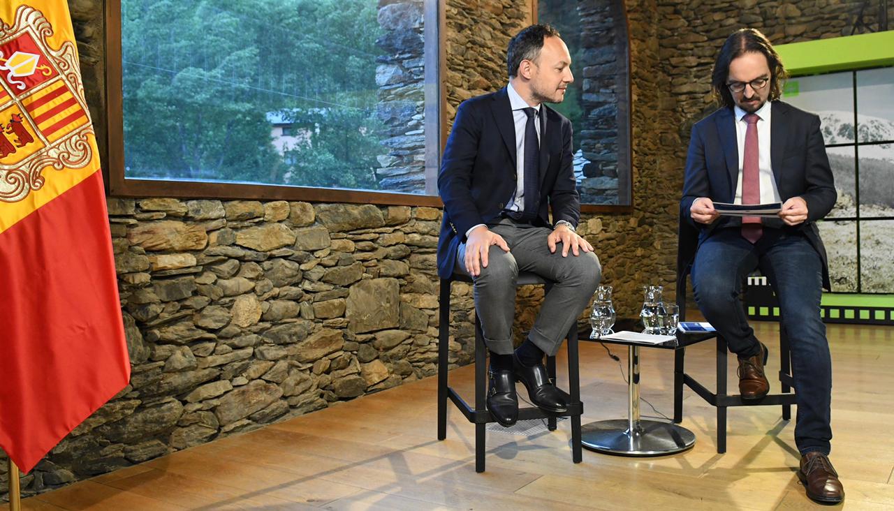 Espot i Riba responen en directe les preguntes de la ciutadania, sobre l’Acord d’associació amb la Unió Europea