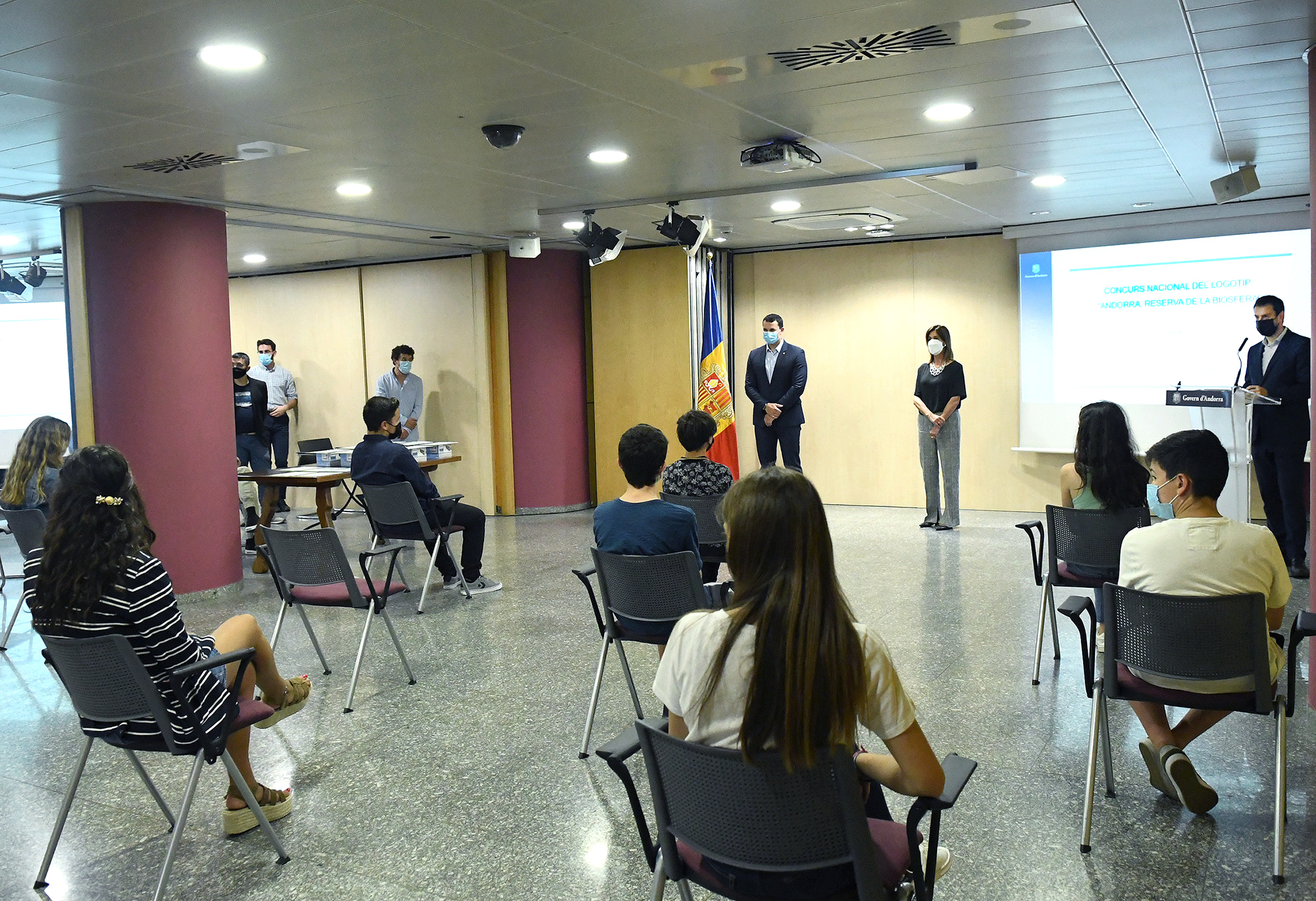 Es lliuren els diplomes i premis als finalistes del concurs nacional per triar el logotip de la candidatura d’Andorra per esdevenir reserva de la biosfera de la UNESCO