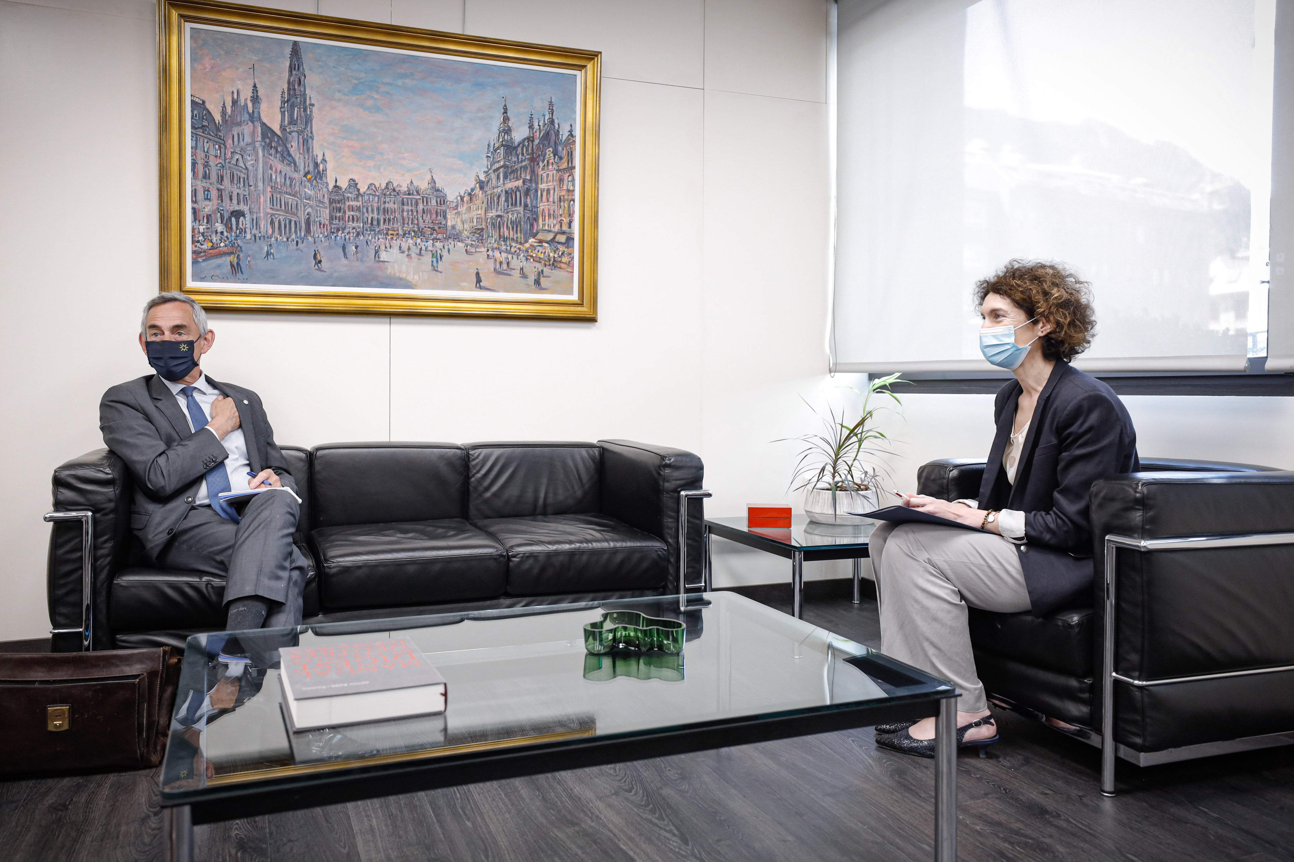 Representants polítics, econòmics i socials comparteixen amb Lenoir les impressions sobre l’Acord d’associació