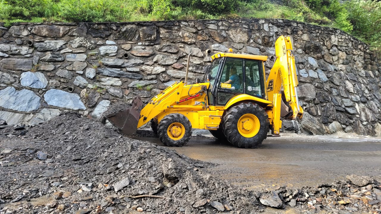 El Govern treballa per restablir la circulació a la CG-6 a la zona de Bixessarri