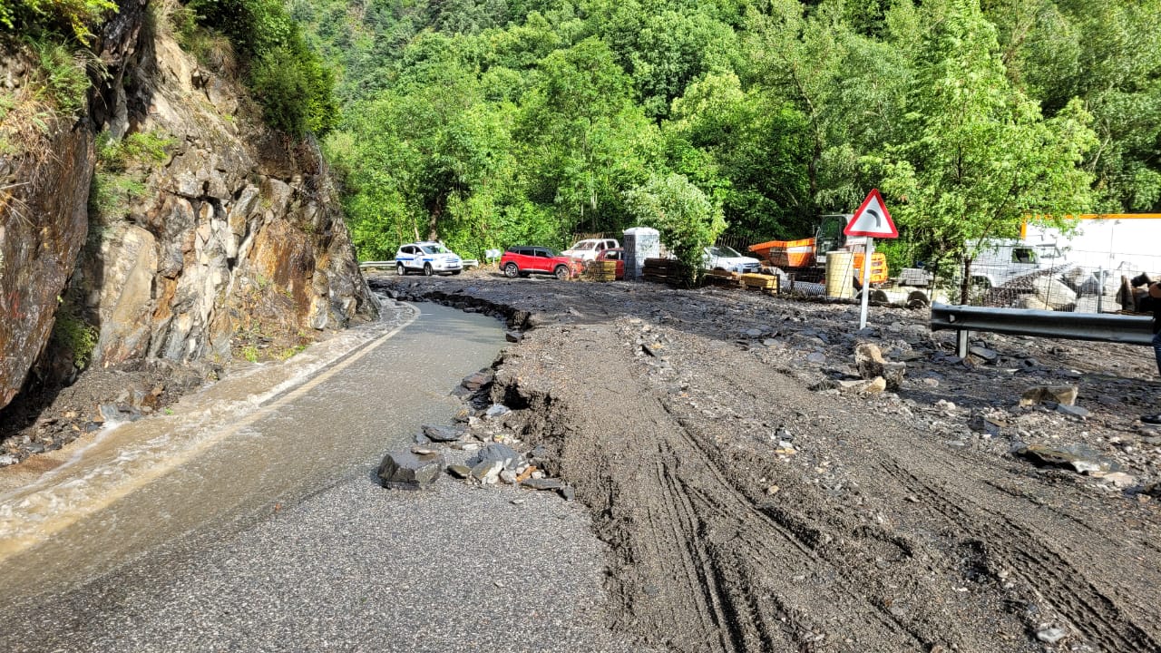El Govern treballa per restablir la circulació a la CG-6 a la zona de Bixessarri