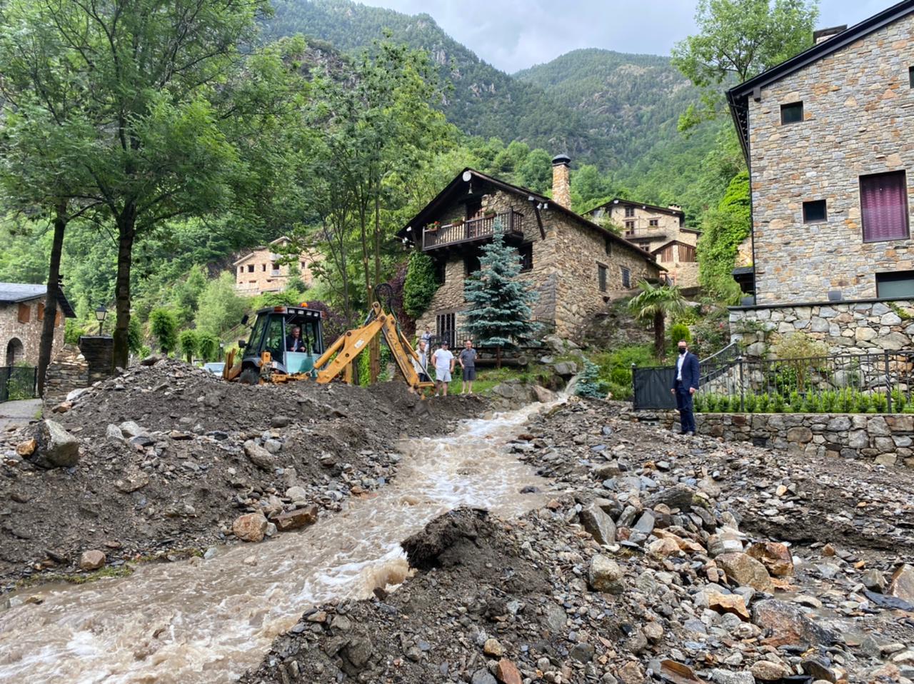 El Govern treballa per restablir la circulació a la CG-6 a la zona de Bixessarri