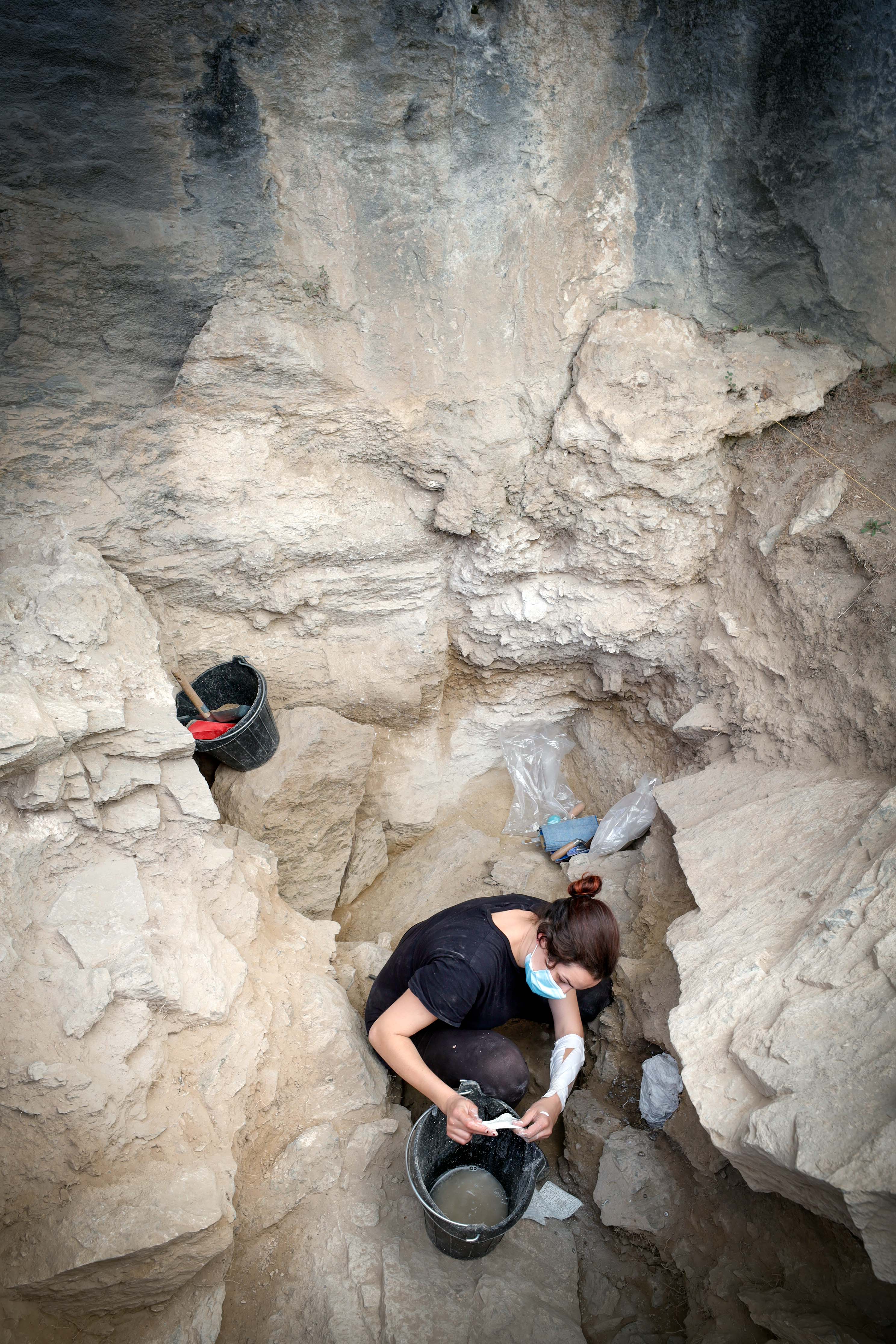 La intervenció arqueològica a la Balma del Lluncí confirma que l’espai ha estat utilitzat al llarg de la història