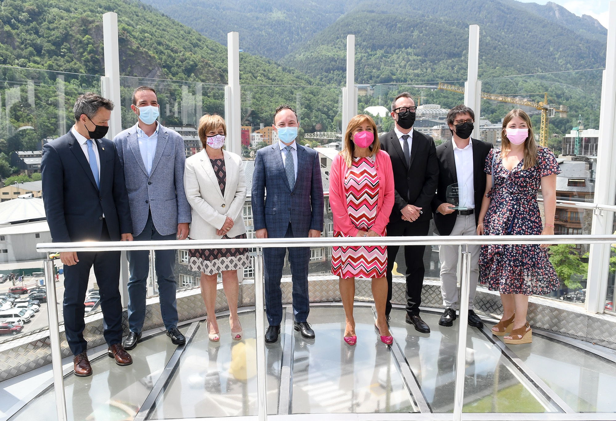 Espot, Marsol i Palmitjavila inauguren la passarel·la Rosa Ferrer, que uneix la plaça del Poble i el carrer de la Vall d’Andorra la Vella