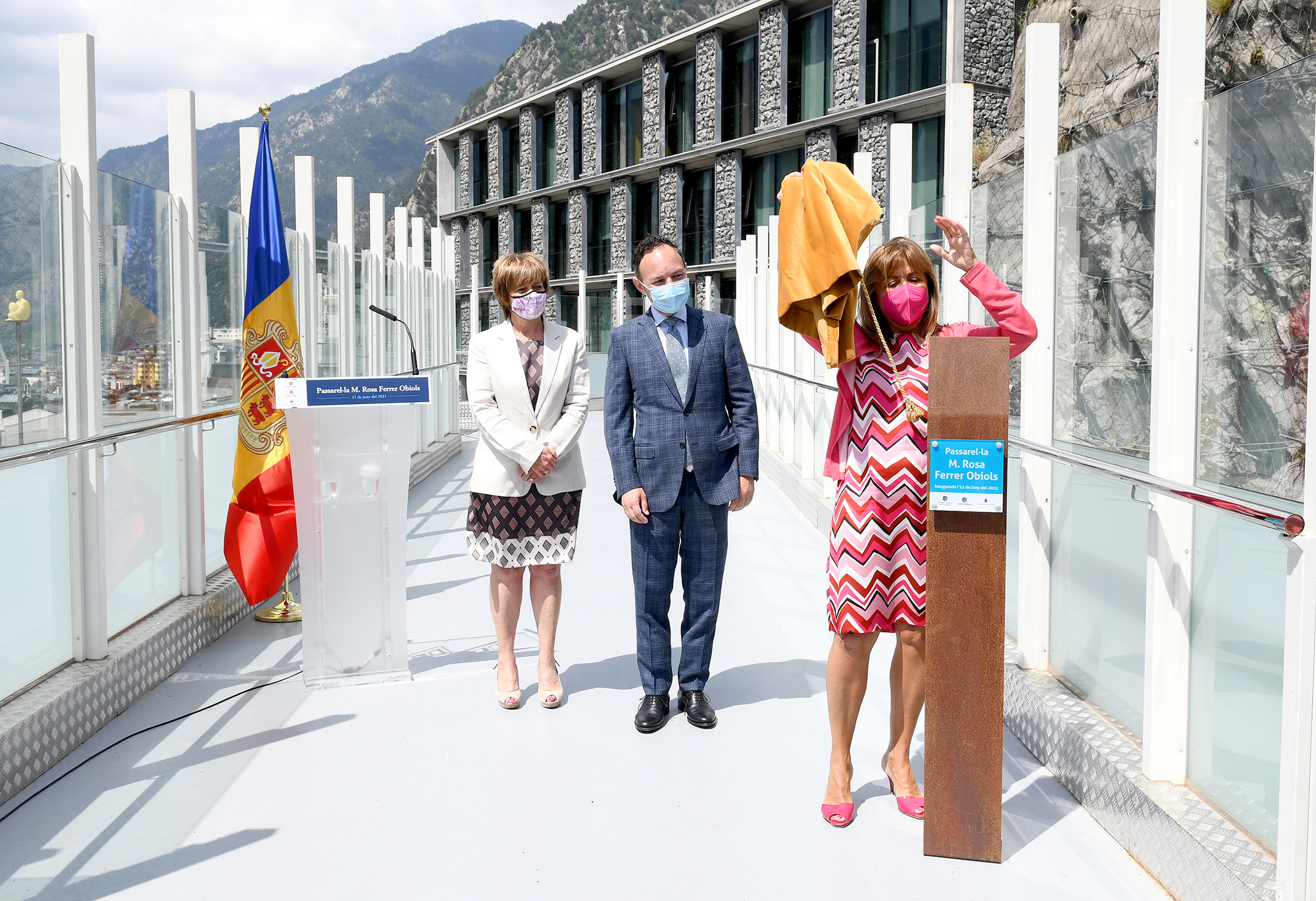 Espot, Marsol i Palmitjavila inauguren la passarel·la Rosa Ferrer, que uneix la plaça del Poble i el carrer de la Vall d’Andorra la Vella