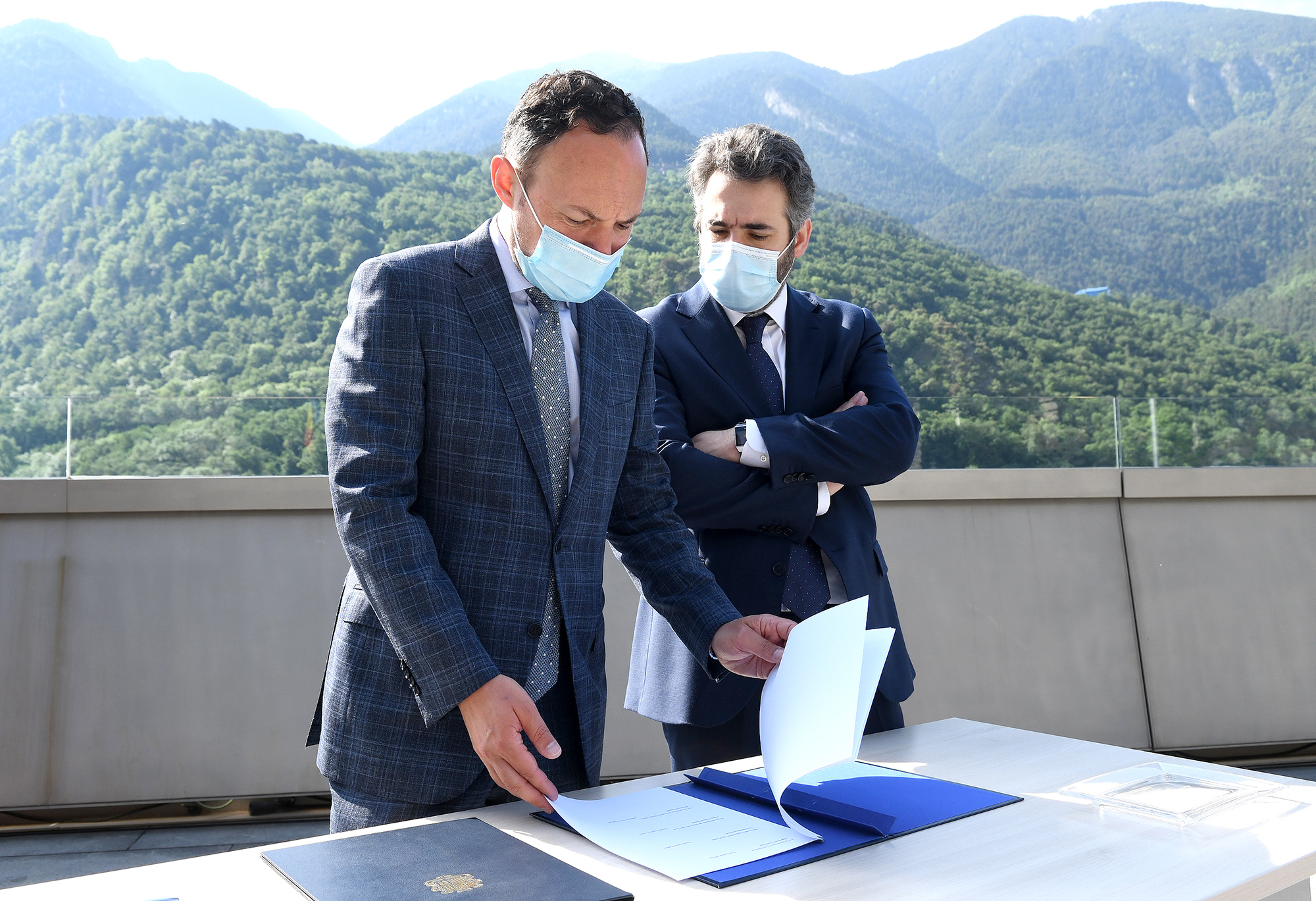 El Govern i els comuns signen l’acord institucional per pal·liar els impactes econòmics de la COVID-19