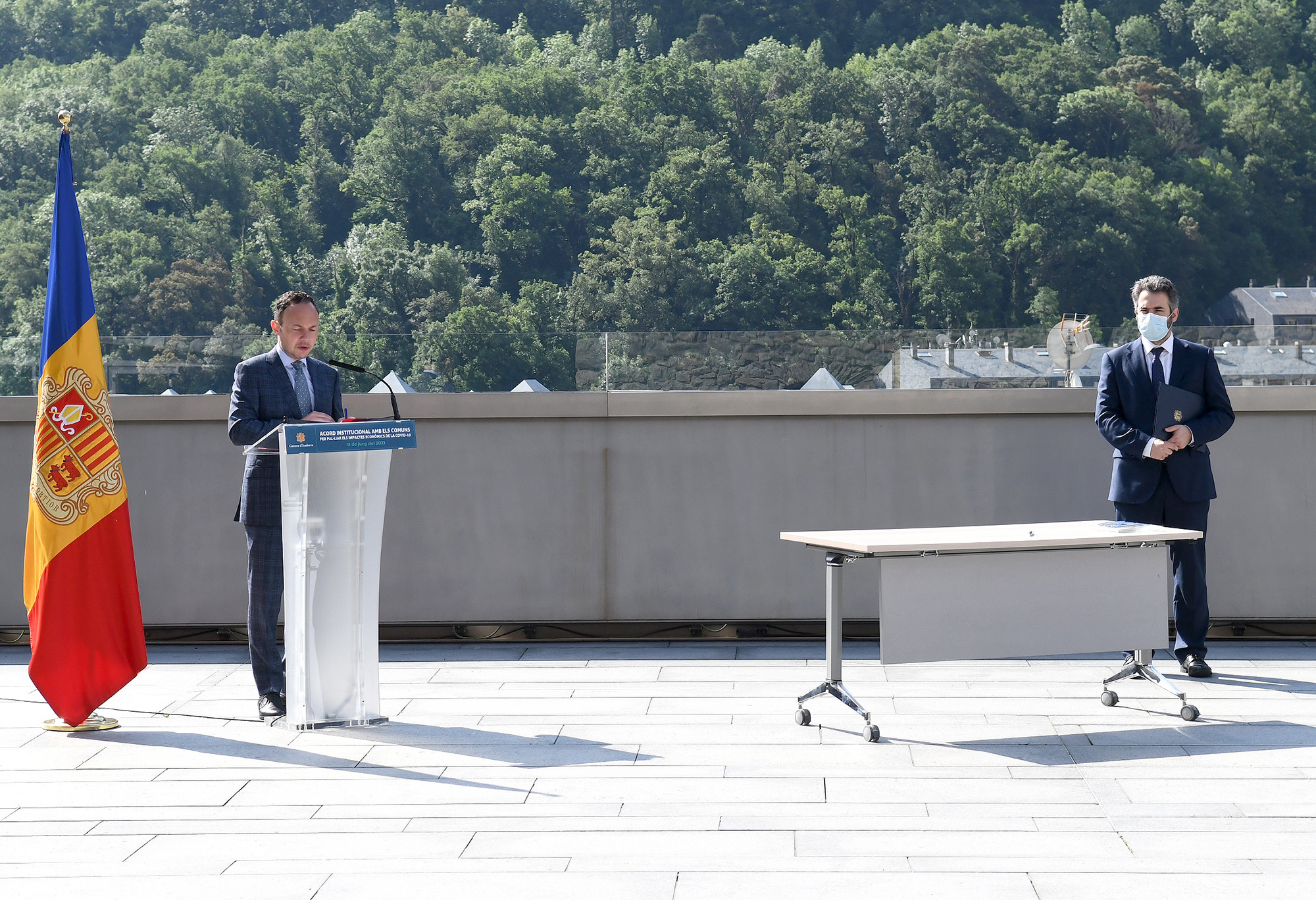 El Govern i els comuns signen l’acord institucional per pal·liar els impactes econòmics de la COVID-19