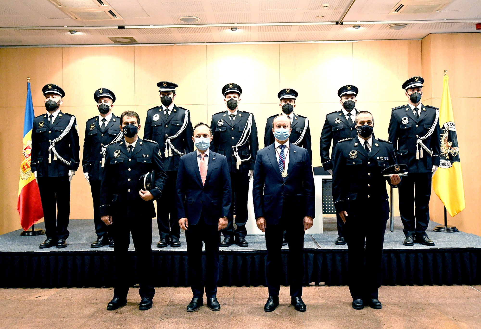 Set nous agents penitenciaris de la 29a promoció juren el càrrec