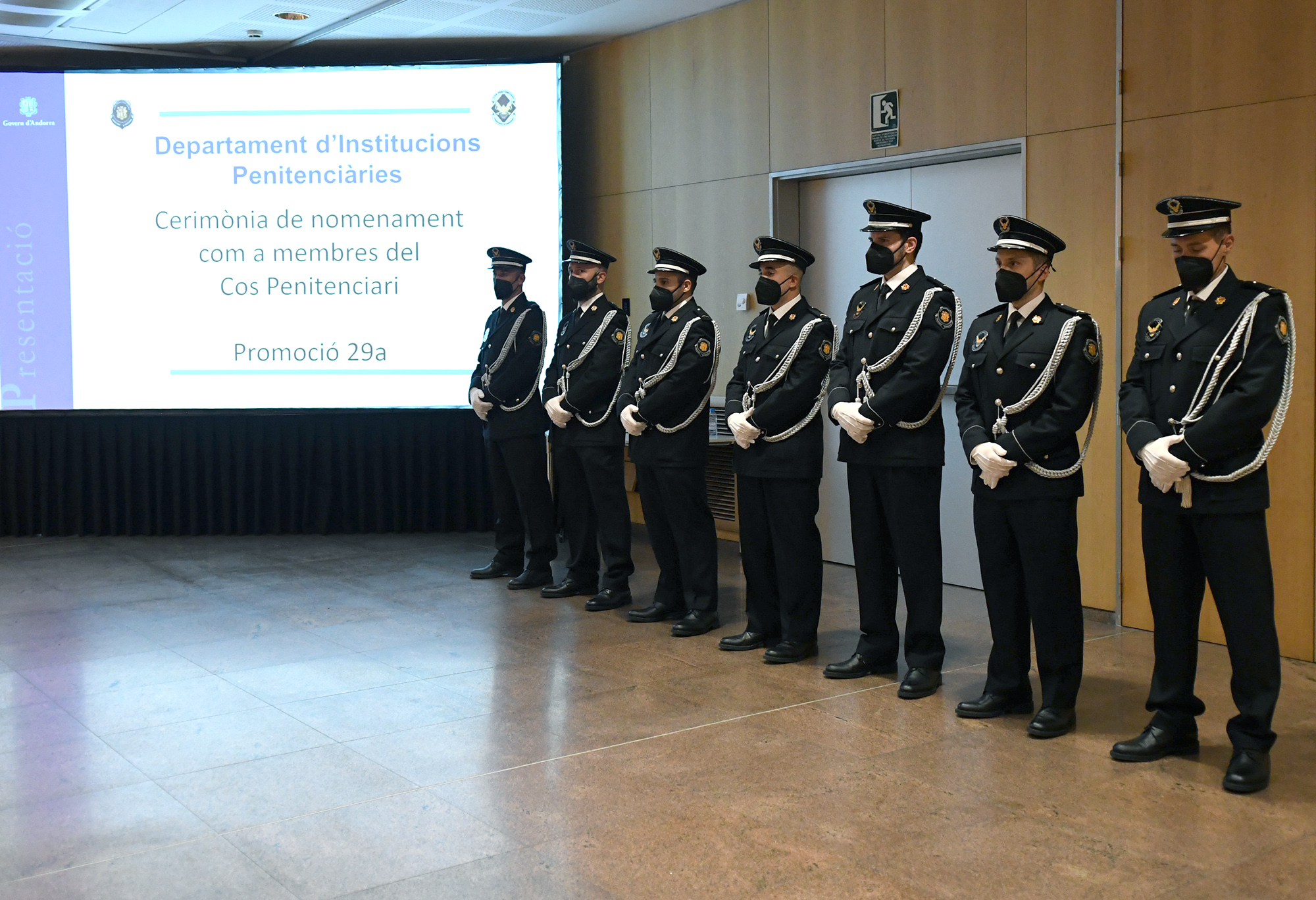 Set nous agents penitenciaris de la 29a promoció juren el càrrec
