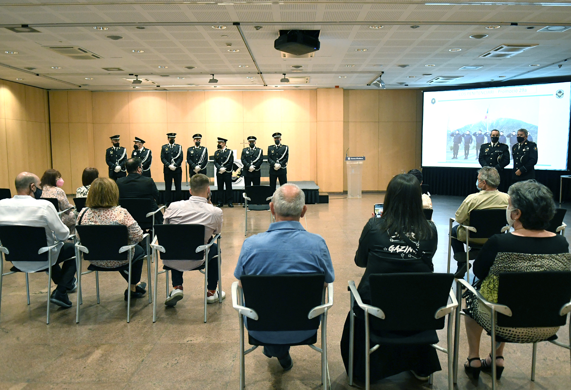 Set nous agents penitenciaris de la 29a promoció juren el càrrec