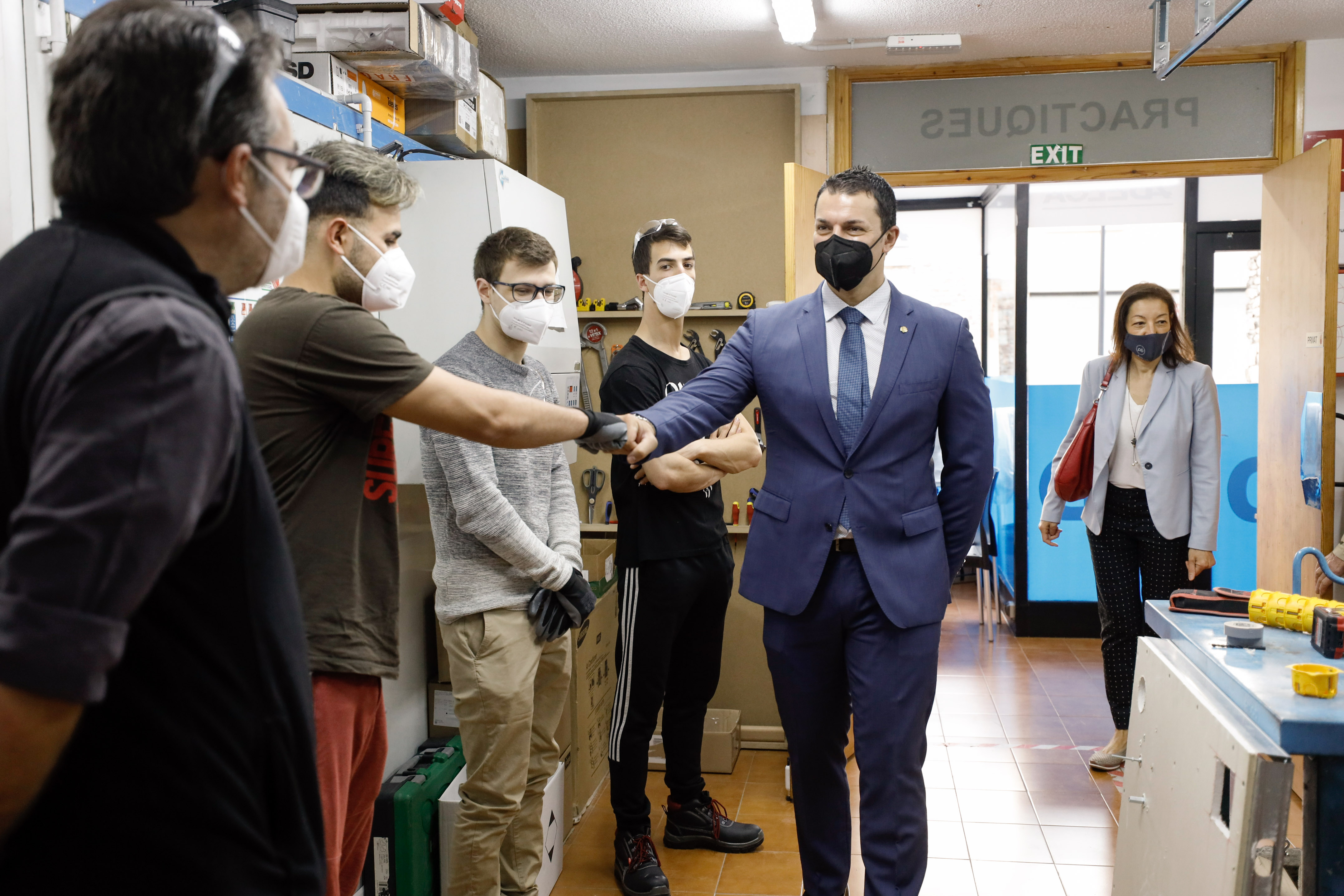 Gallardo visita el curs de formació d’ajudant d’electricista del Servei d’Ocupació