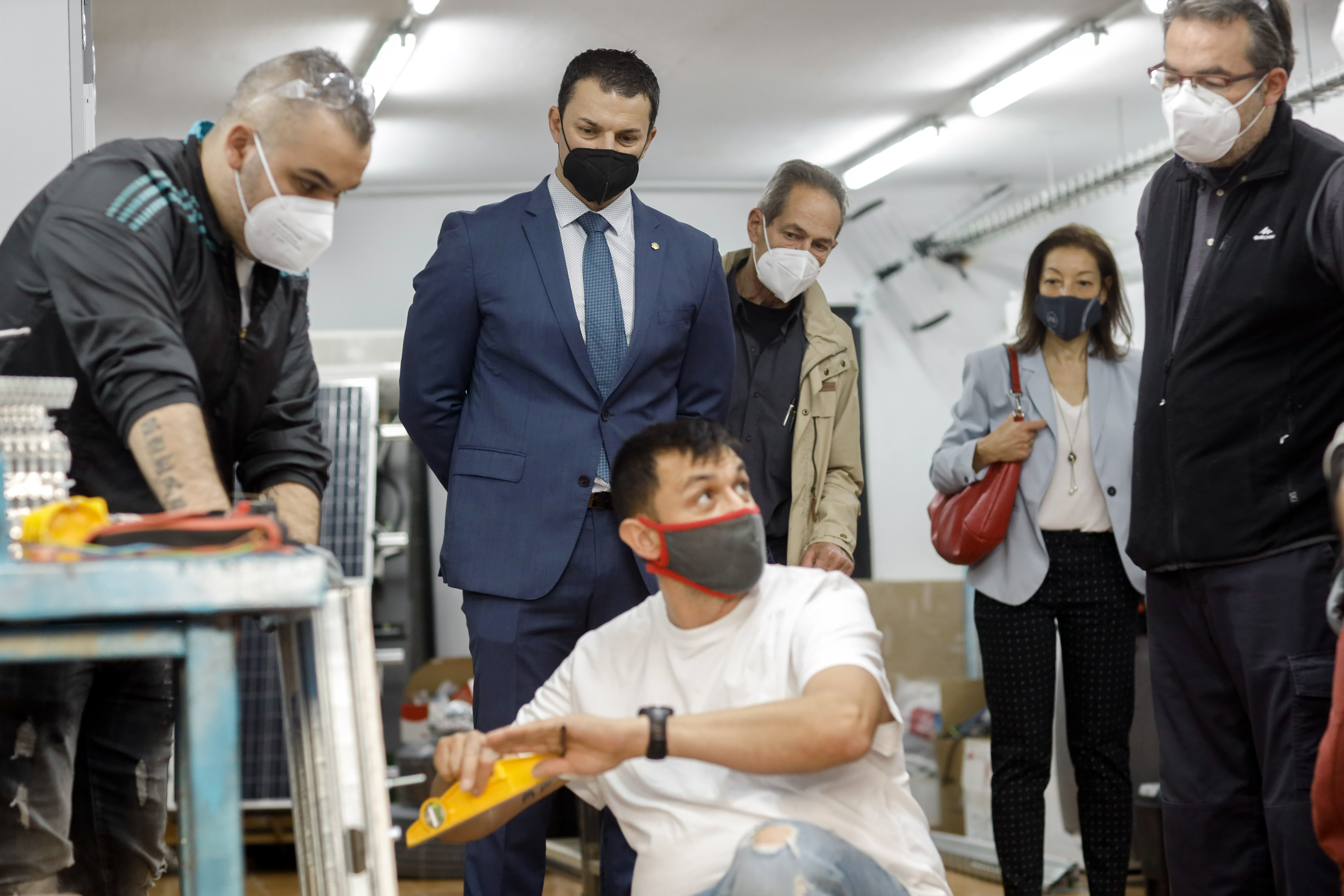 Gallardo visita el curs de formació d’ajudant d’electricista del Servei d’Ocupació