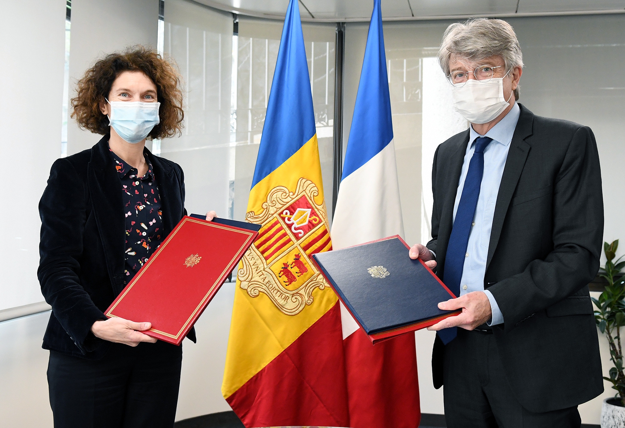 Andorra i França signen un acord per permetre als familiars d’agents diplomàtics treballar al país d’acollida