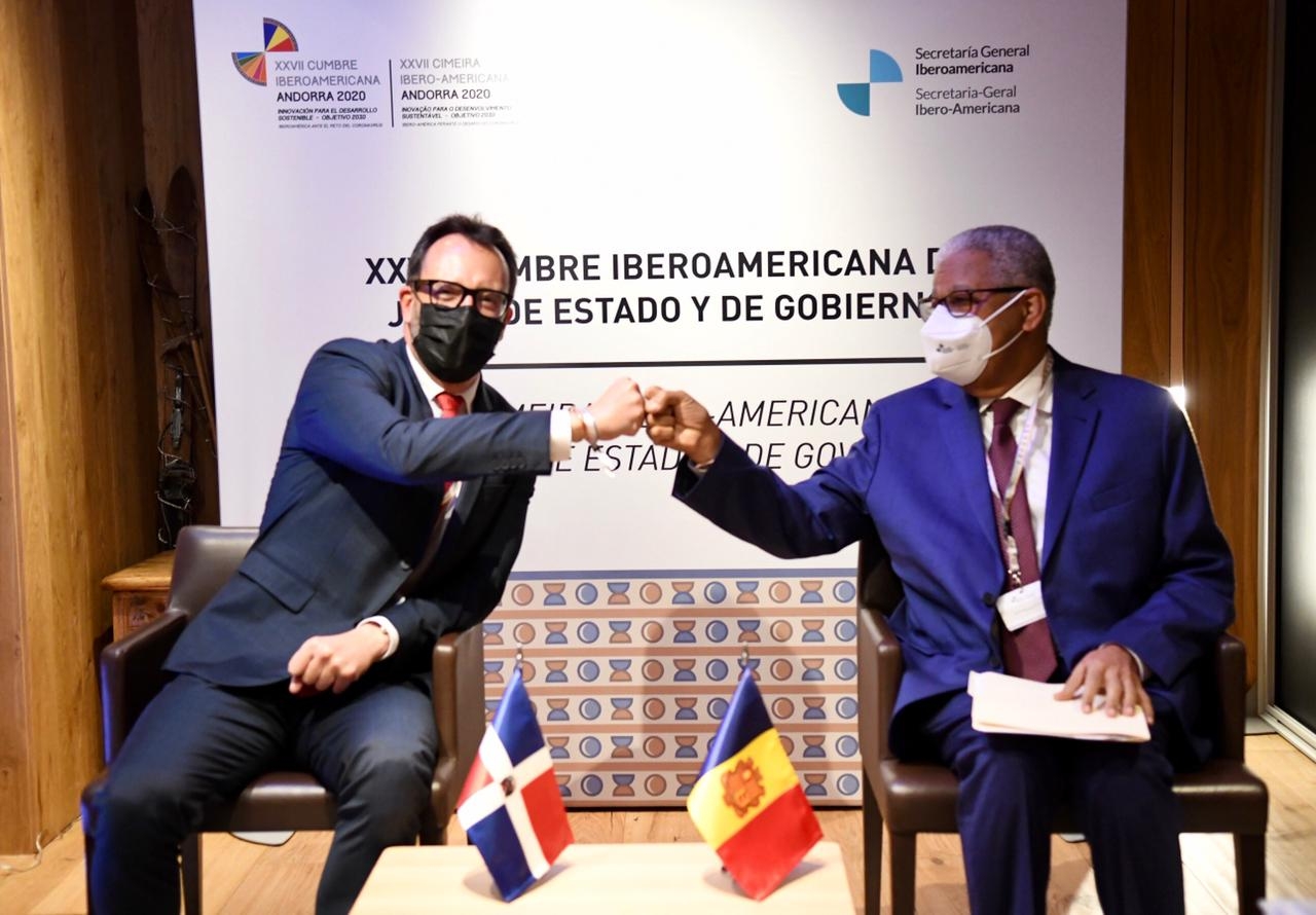 Filloy es reuneix amb la delegació de la República Dominicana a la Cimera per refermar els lligams entre els dos països en matèria d’adopcions