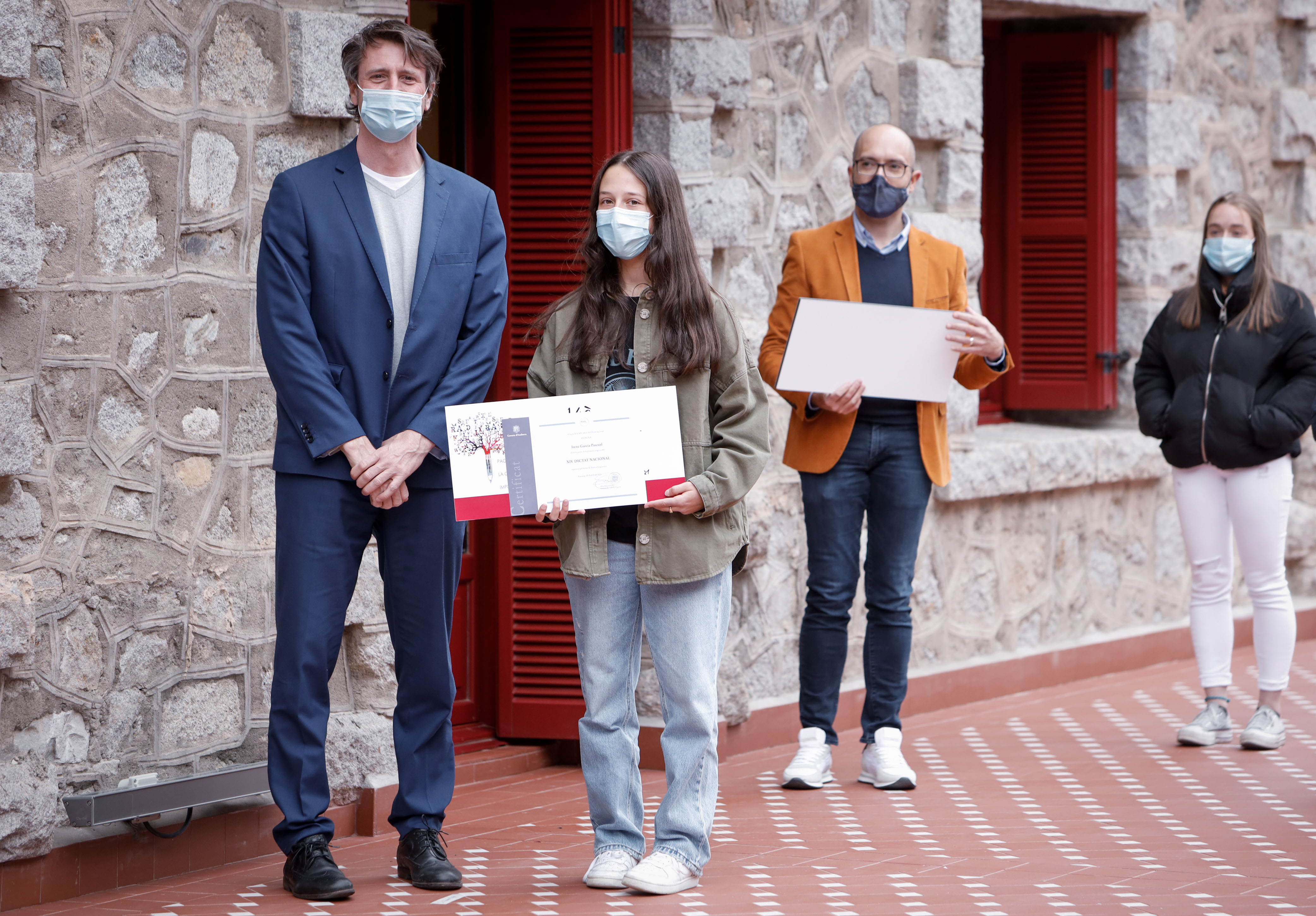 Guillem Estany i Helena Marsol reben el primer premi del catorzè Dictat nacional