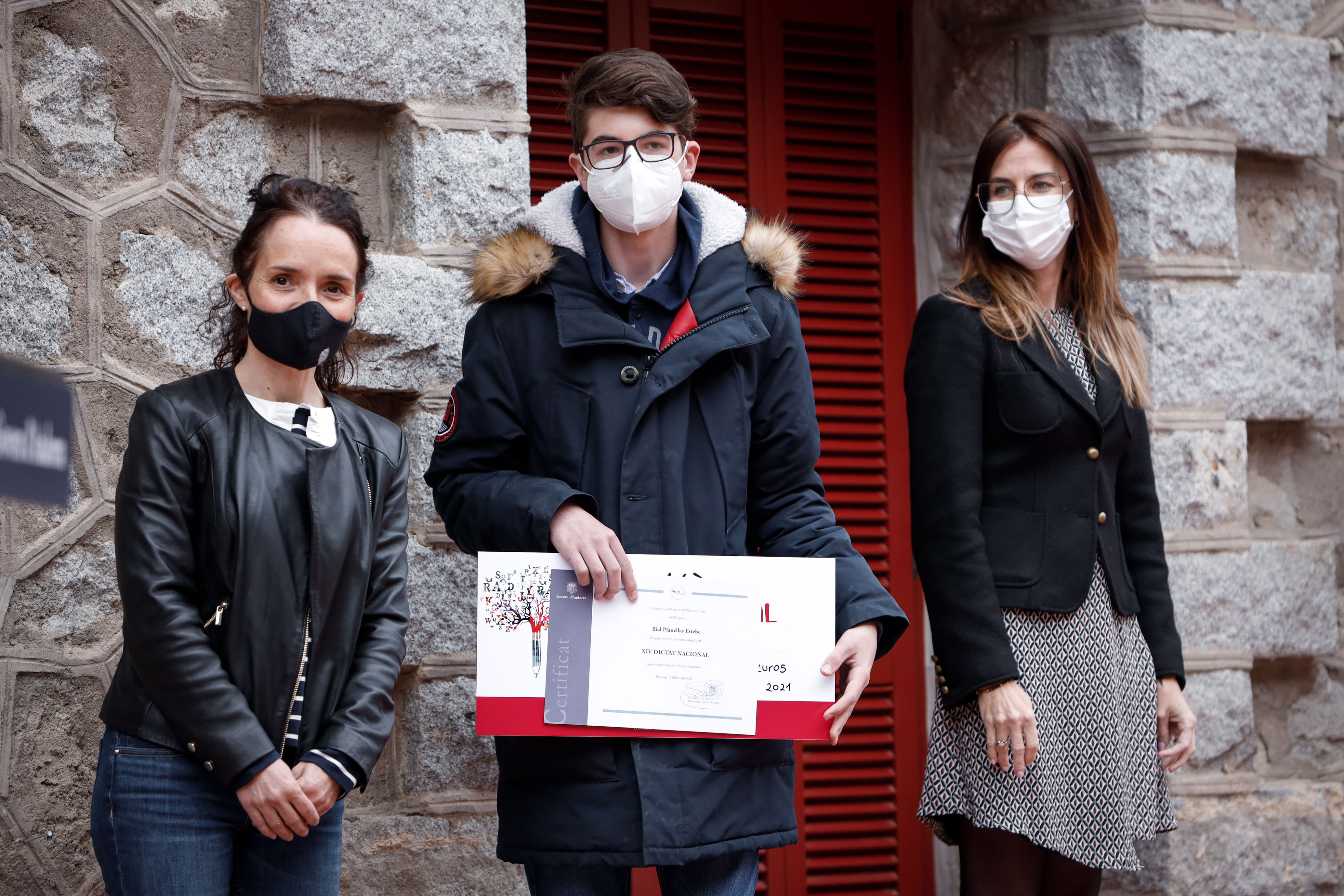 Guillem Estany i Helena Marsol reben el primer premi del catorzè Dictat nacional